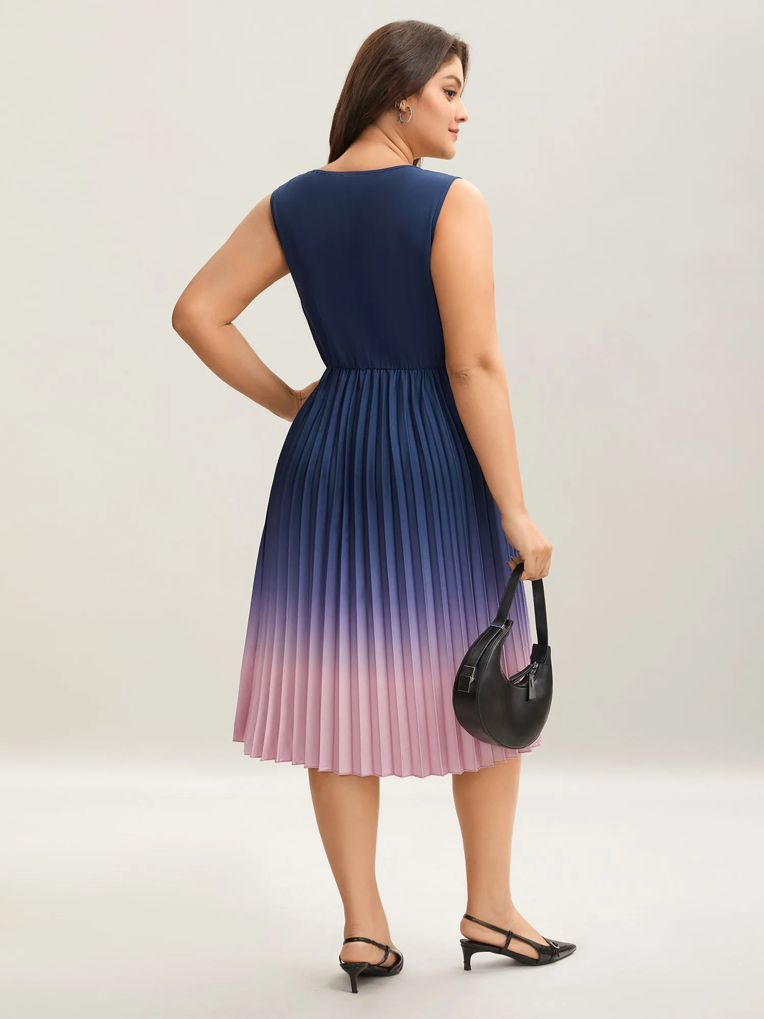 Ombre Gradient Pleated Sleeveless Midi Dress sold by Bloomchic product image thumbnail 4