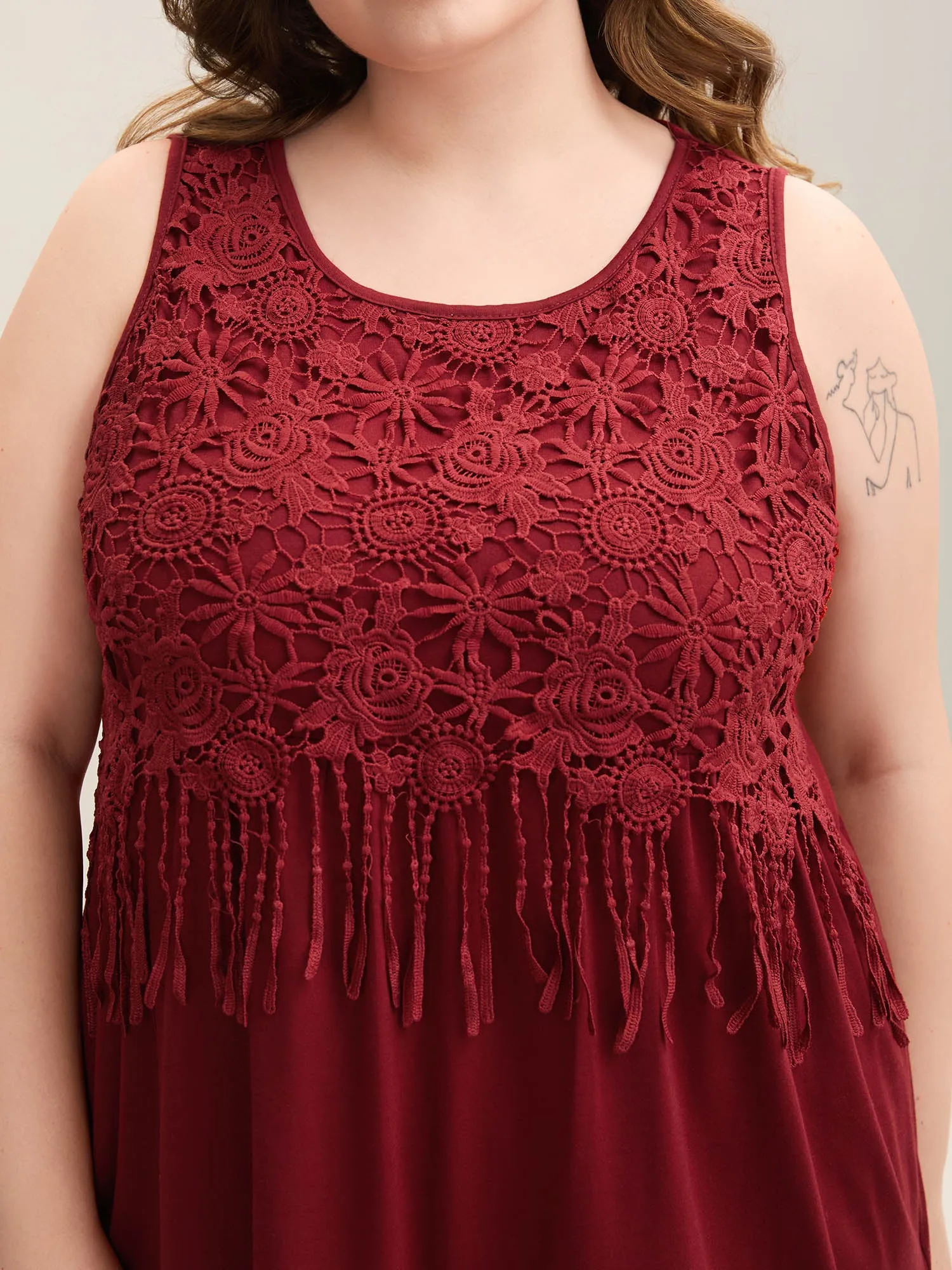 Lace Spliced Stretchy Sleeveless Top sold by Bloomchic product image thumbnail 4