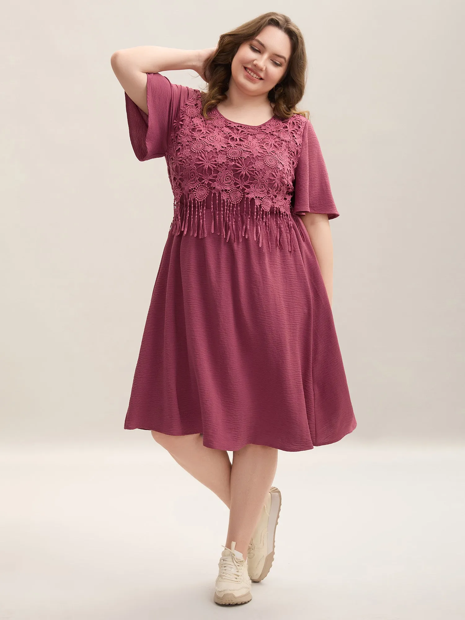 Lace Detail Pockets Round Neck Midi Dress sold by Bloomchic product image thumbnail 3