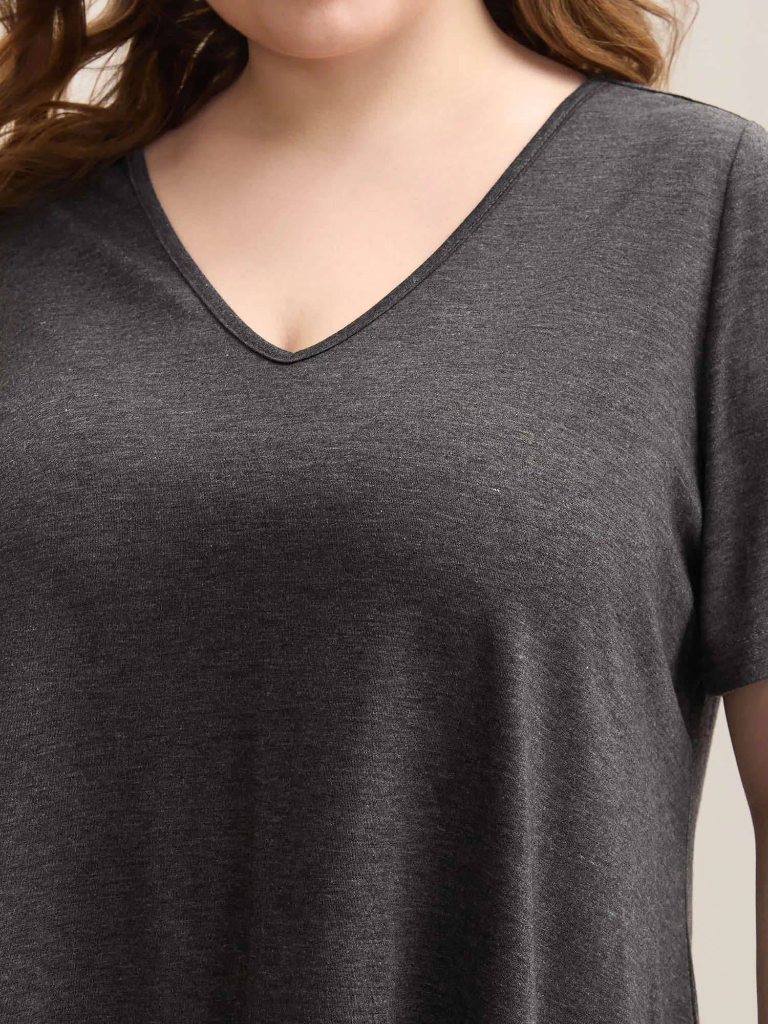 Curved Hem V-Neck Plain Knit Top sold by Bloomchic product image thumbnail 2