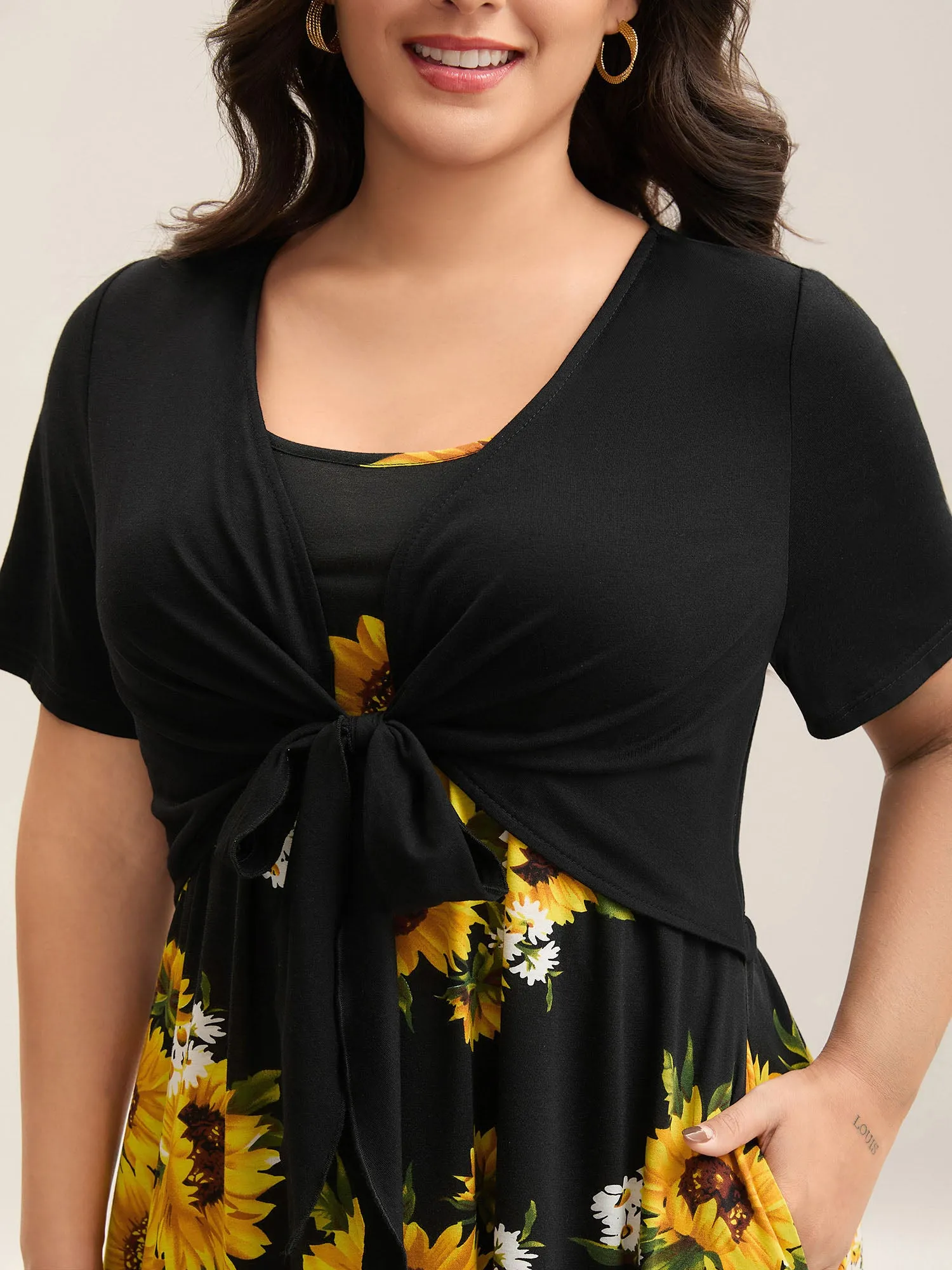 Sunflower Print Knotted Front Pockets Midi Dress sold by Bloomchic product image thumbnail 2