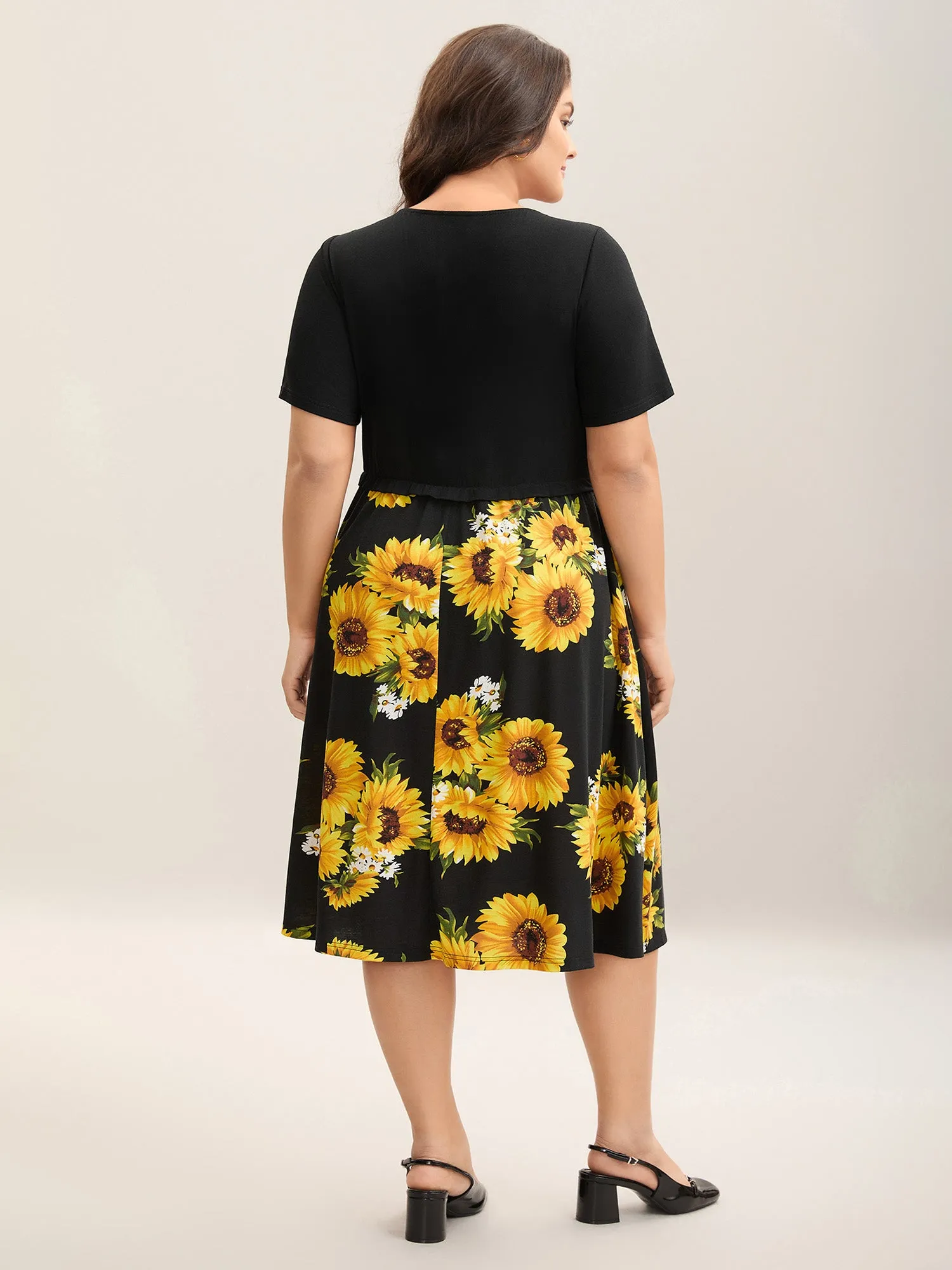 Sunflower Print Knotted Front Pockets Midi Dress sold by Bloomchic product image thumbnail 4