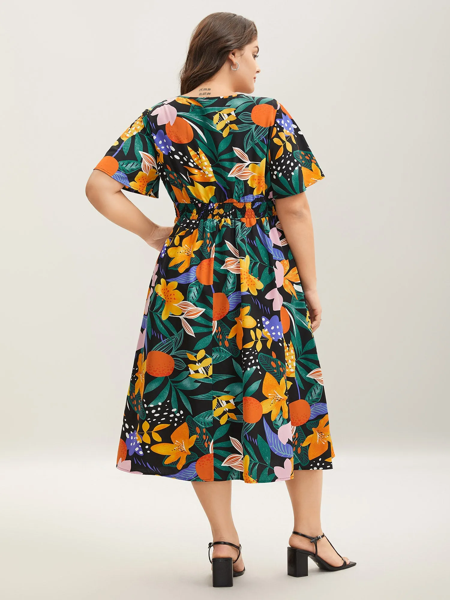 Tropical Floral Print Shirred Pockets Midi Dress sold by Bloomchic product image thumbnail 4