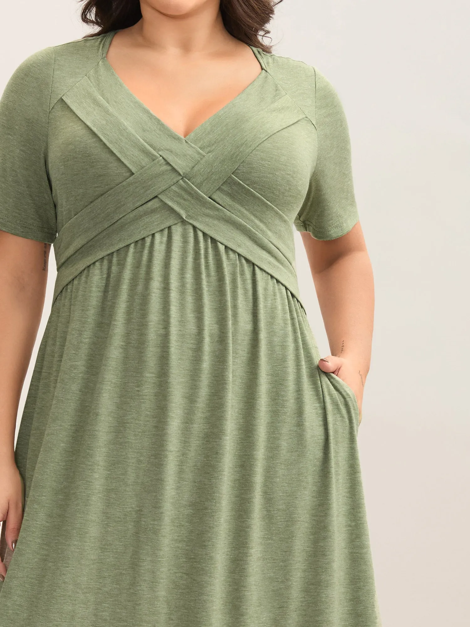 Crossover Bodice Stretchy Heather Midi Dress sold by Bloomchic product image thumbnail 2