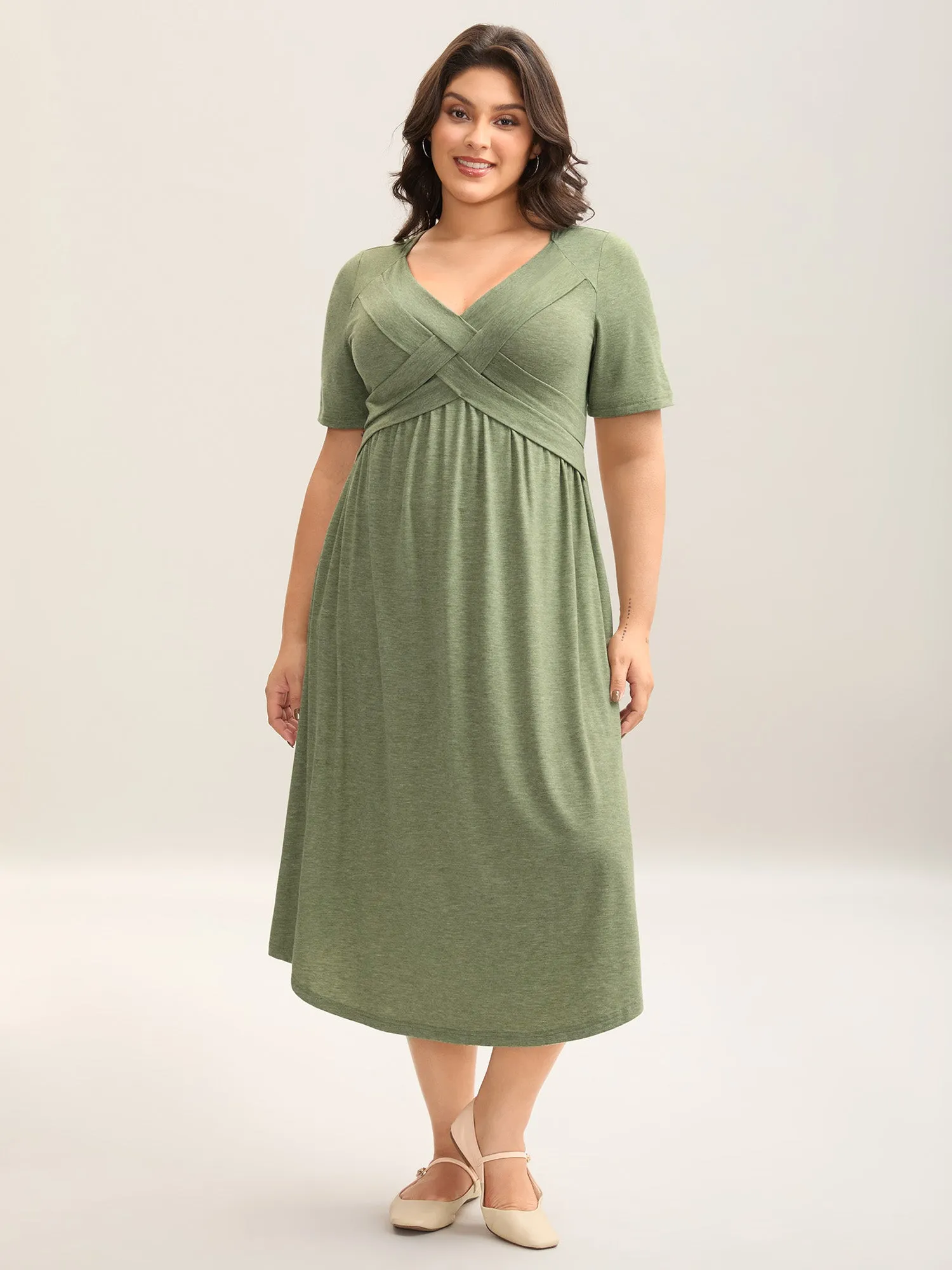 Crossover Bodice Stretchy Heather Midi Dress sold by Bloomchic product image thumbnail 3
