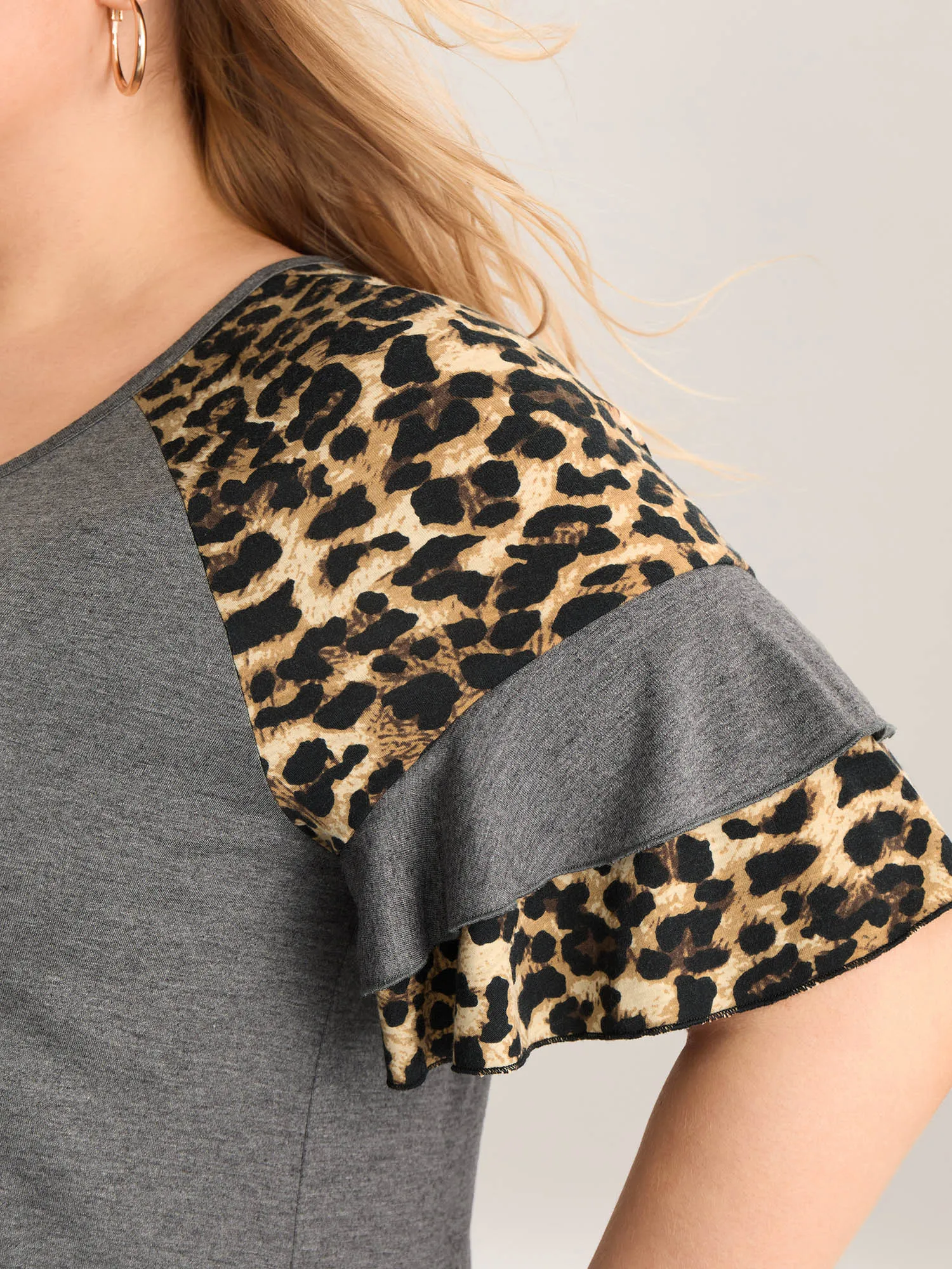 Leopard Print Color Contrast Crewneck T-Shirt sold by Bloomchic product image thumbnail 2