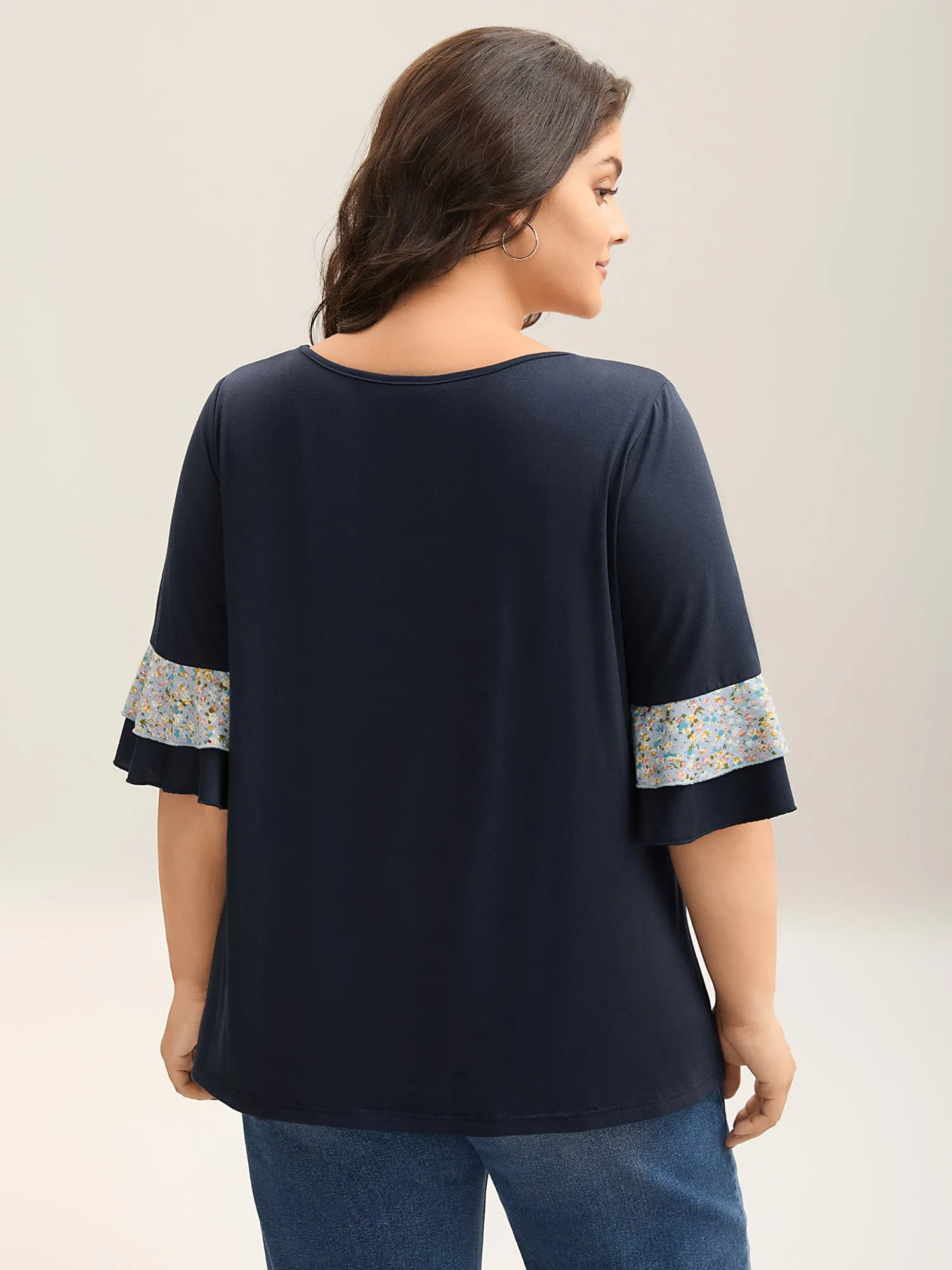 Sleeve Spliced V-Neck Fitted T-Shirt sold by Bloomchic product image thumbnail 4