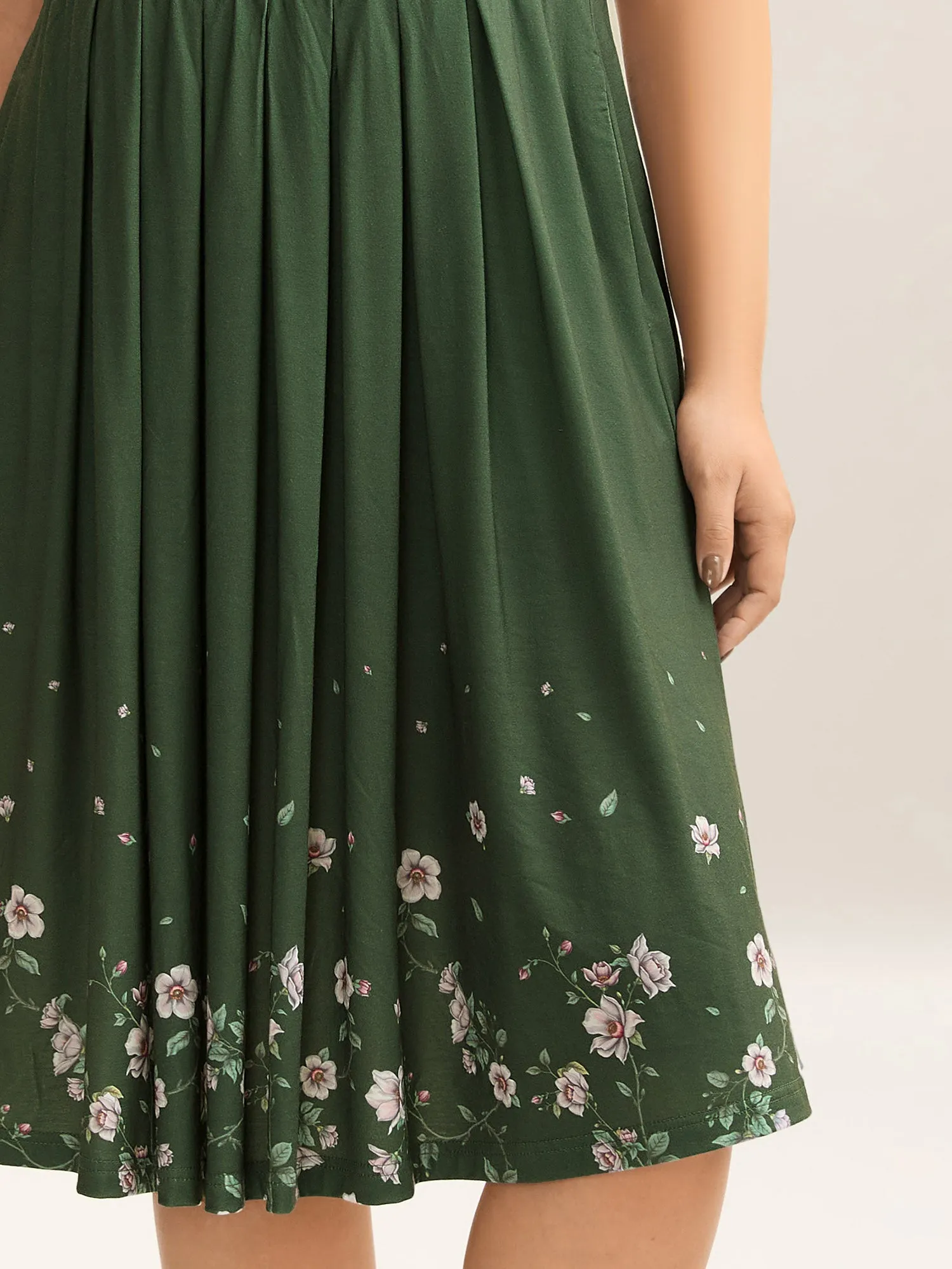 Floral Hem Print Cinched-Waist Midi Dress sold by Bloomchic product image thumbnail 2