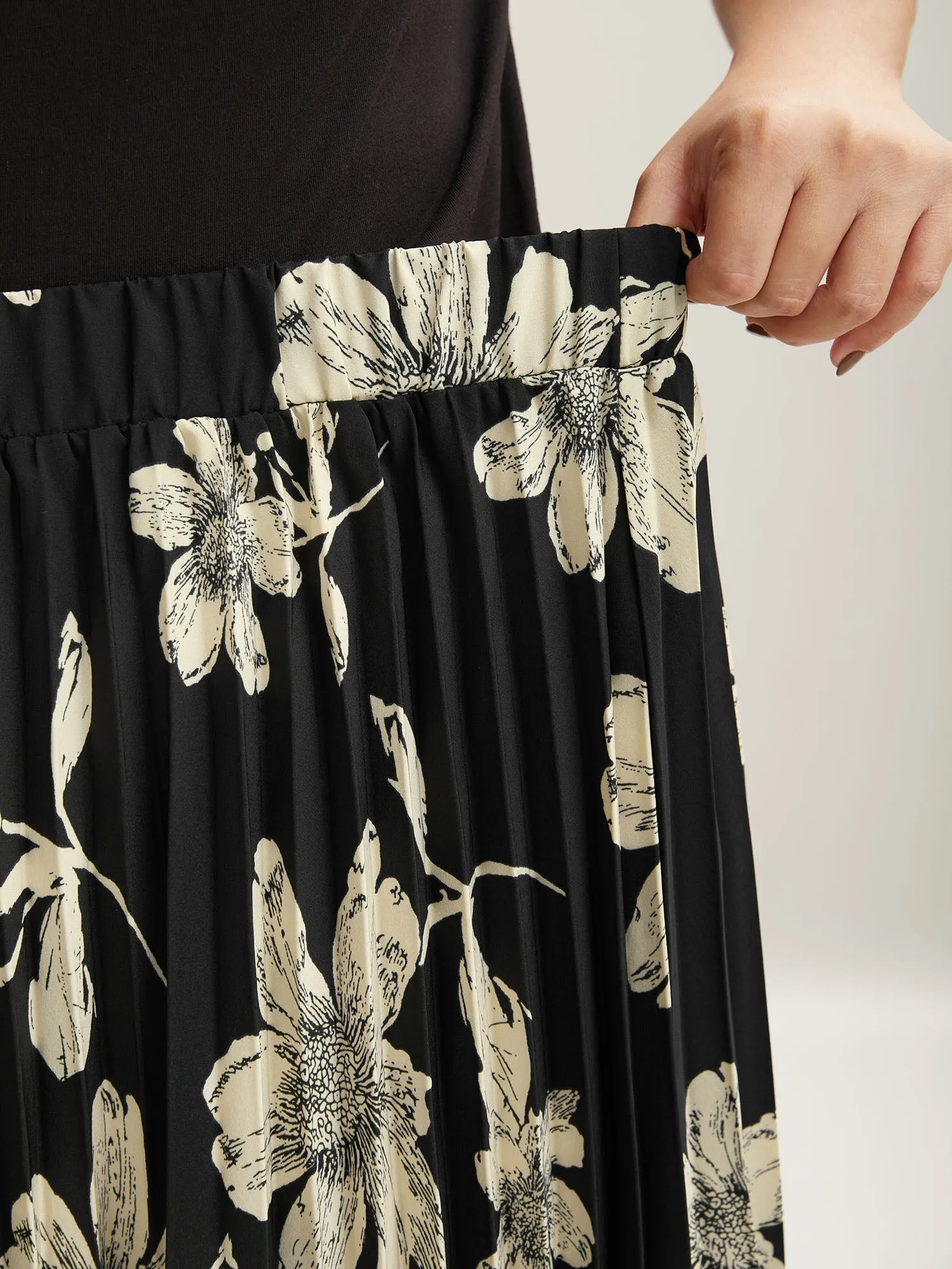 Large Flower Print Pleated Maxi Dress sold by Bloomchic product image thumbnail 3