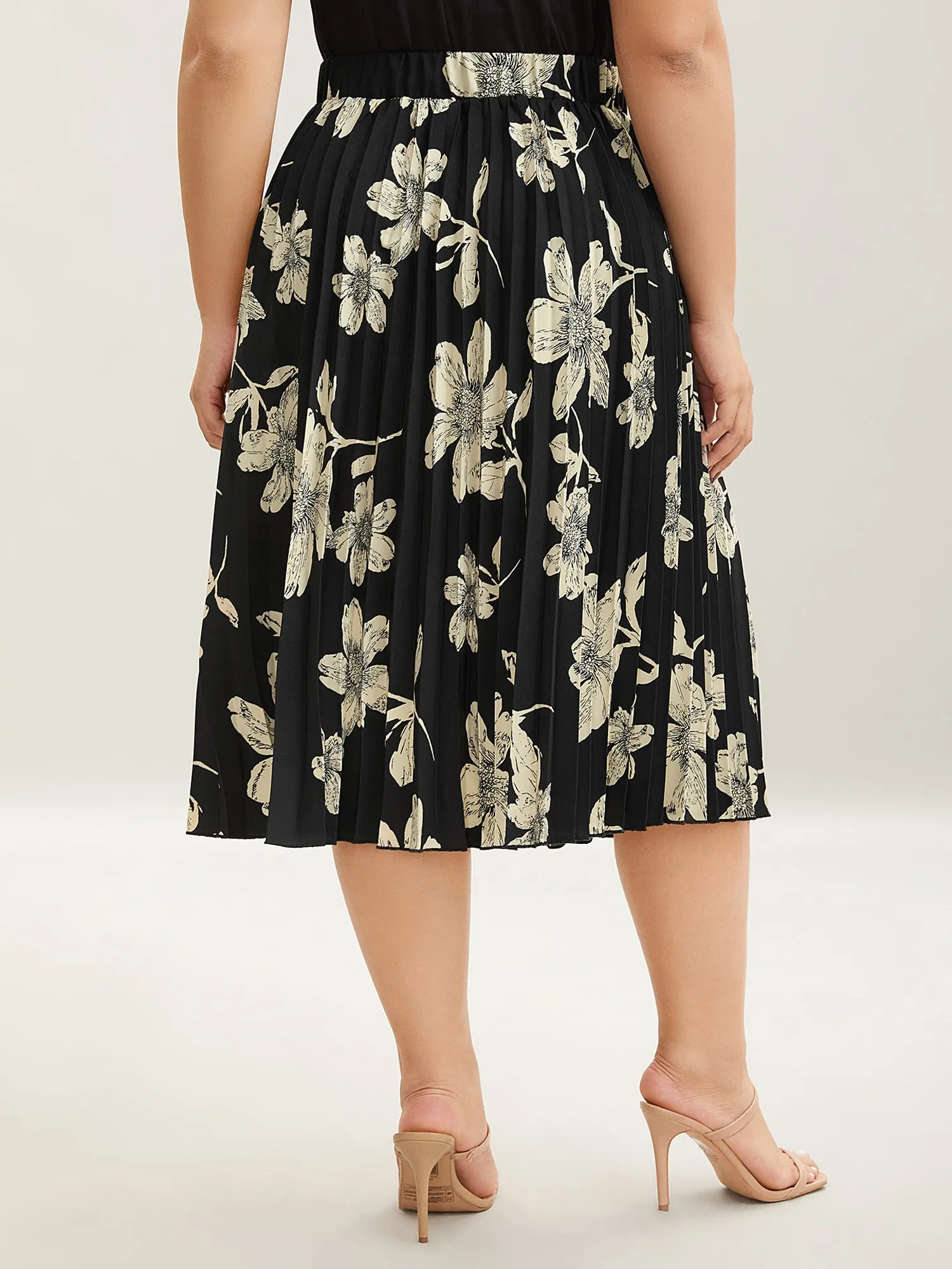 Large Flower Print Pleated Maxi Dress sold by Bloomchic product image thumbnail 4
