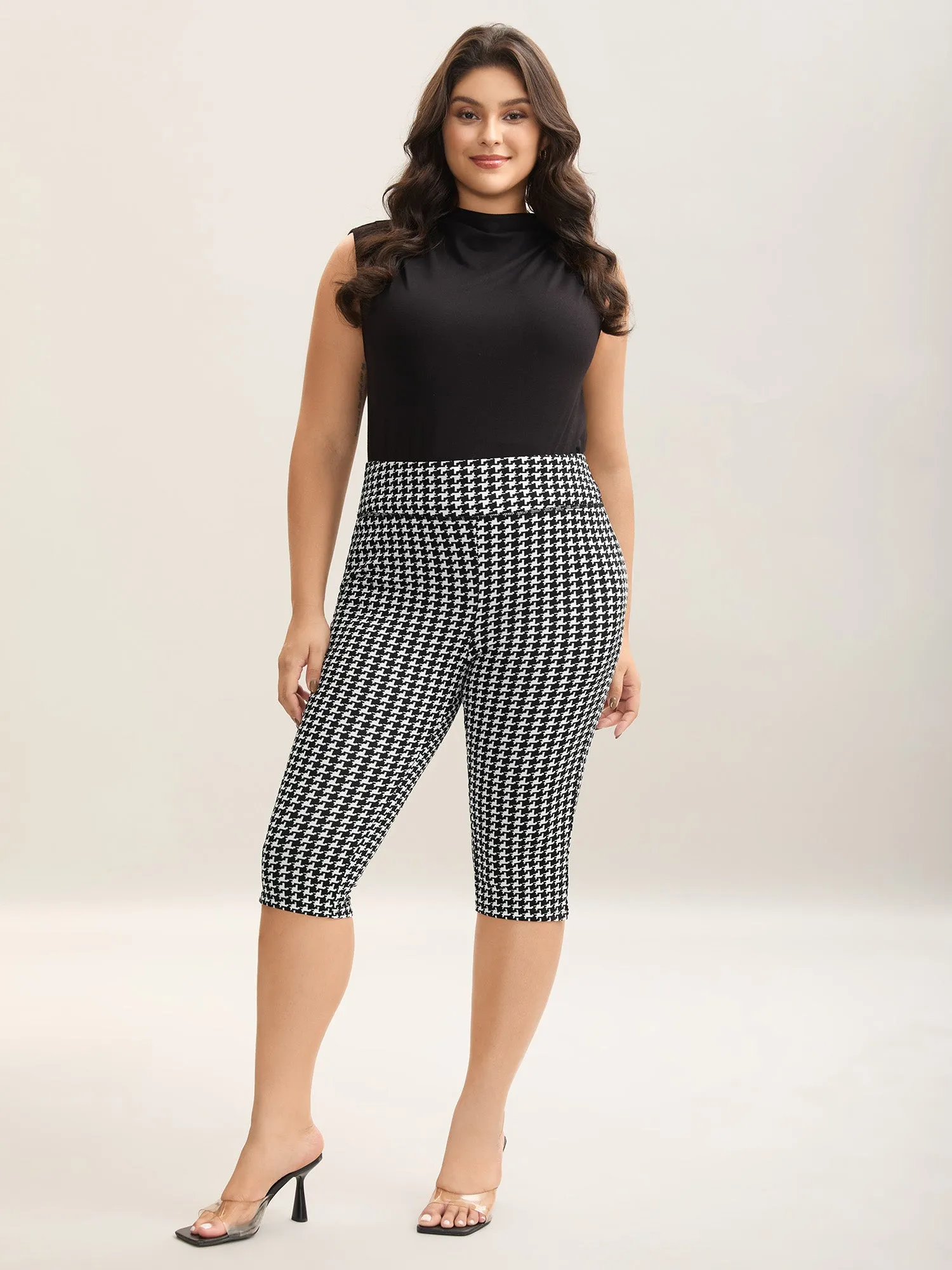 Gingham Pattern Crop Leggings sold by Bloomchic product image thumbnail 4