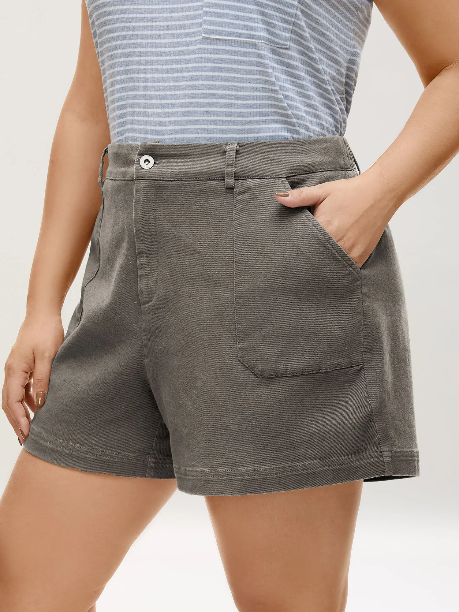 Stretchy Waist Vintage Pockets Shorts sold by Bloomchic product image thumbnail 2