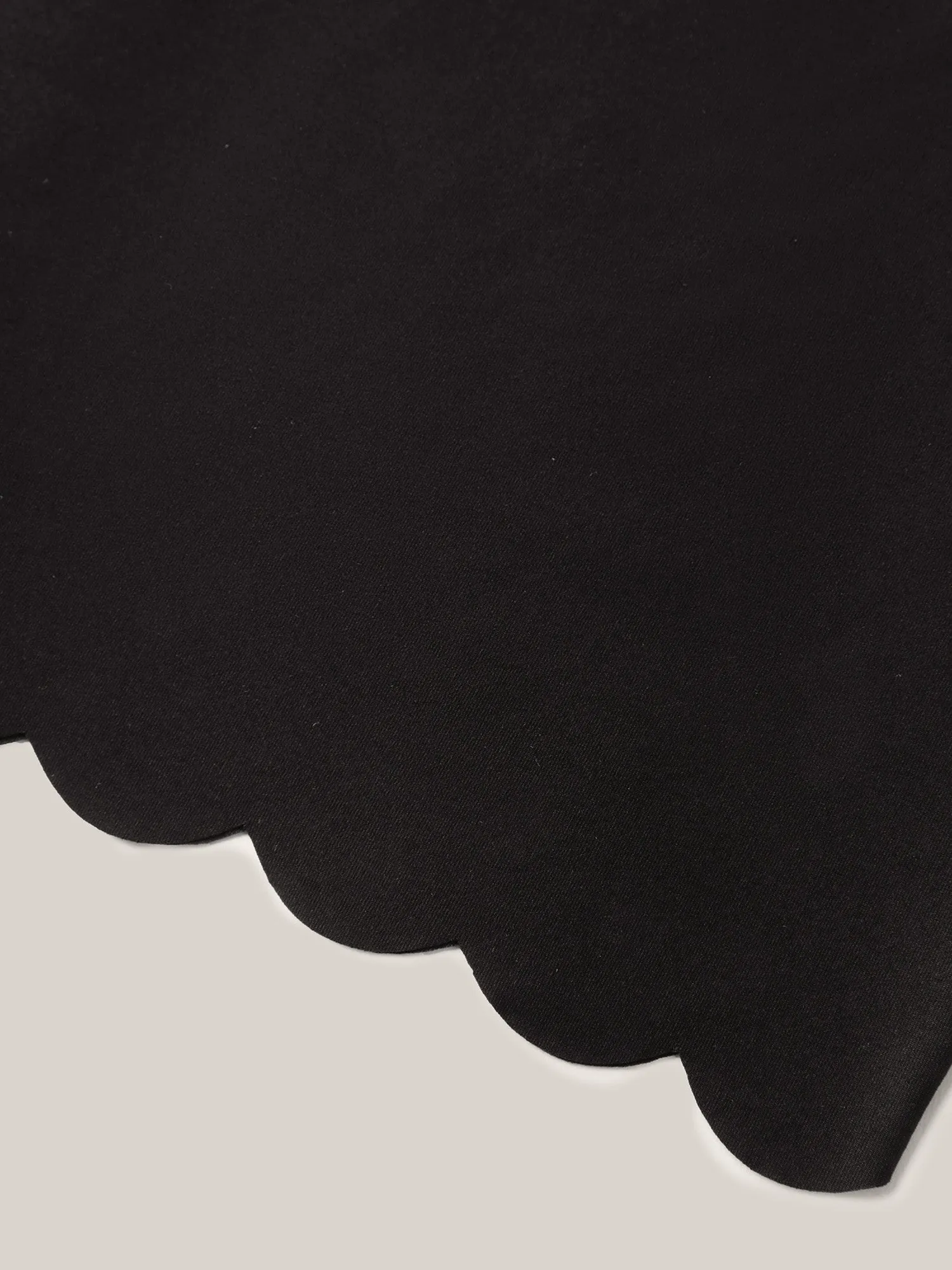 Scalloped Trim Stretchy Skinny-Fit Leggings sold by Bloomchic product image thumbnail 5