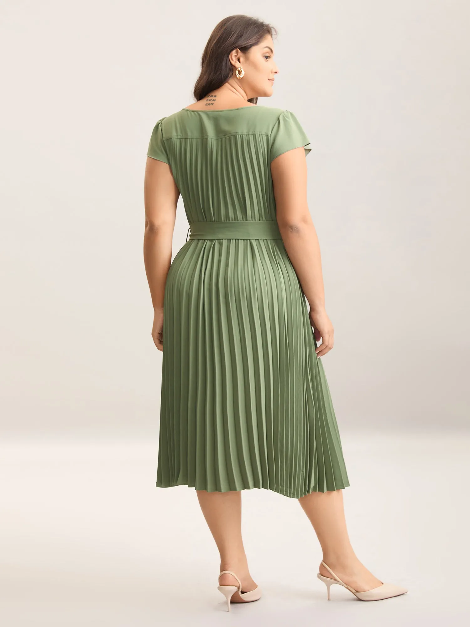 Plicated Detail Belted Pockets Maxi Dress sold by Bloomchic product image thumbnail 4