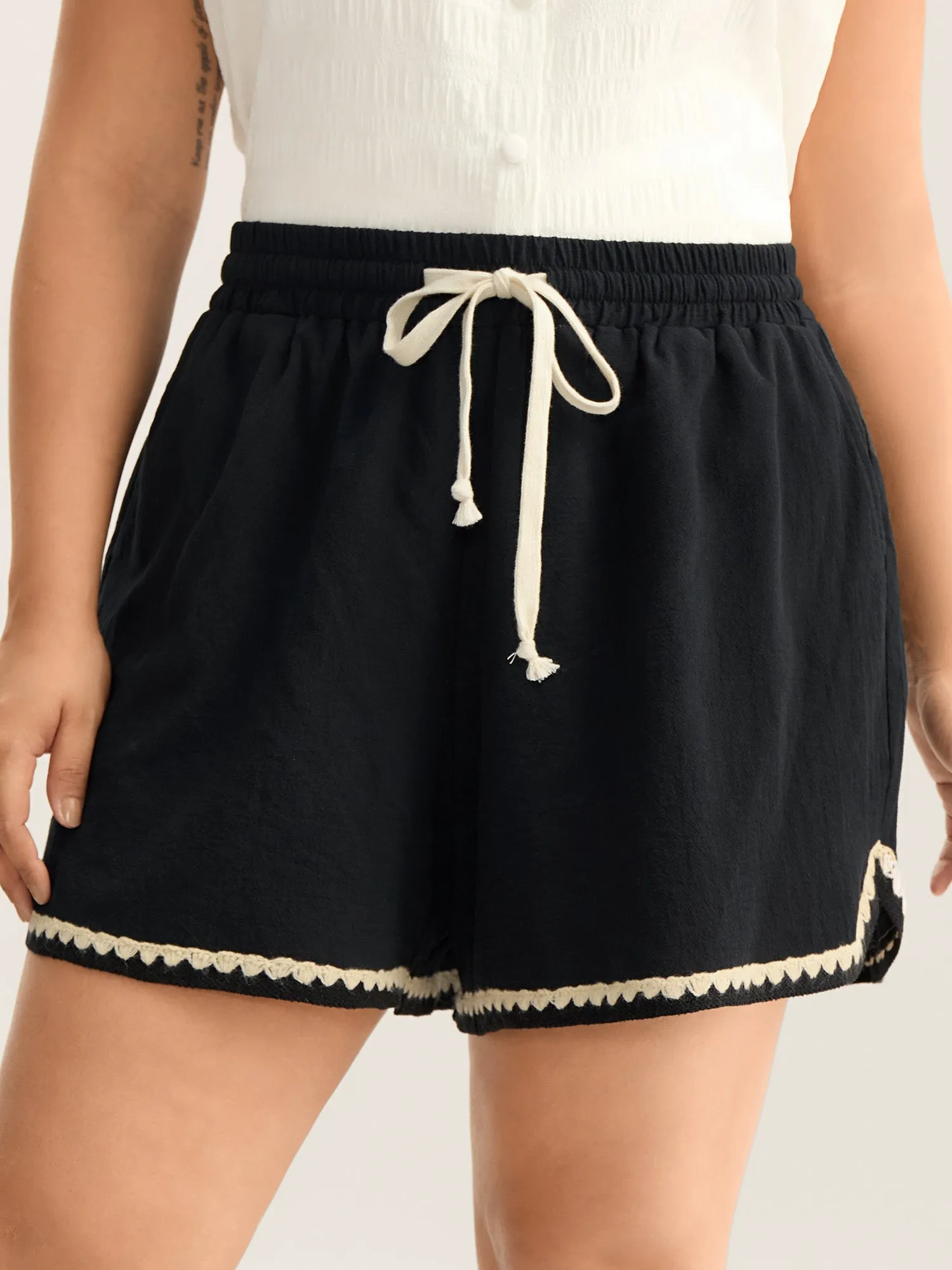 Color Contrast Drawstring Slit Shorts sold by Bloomchic product image thumbnail 2