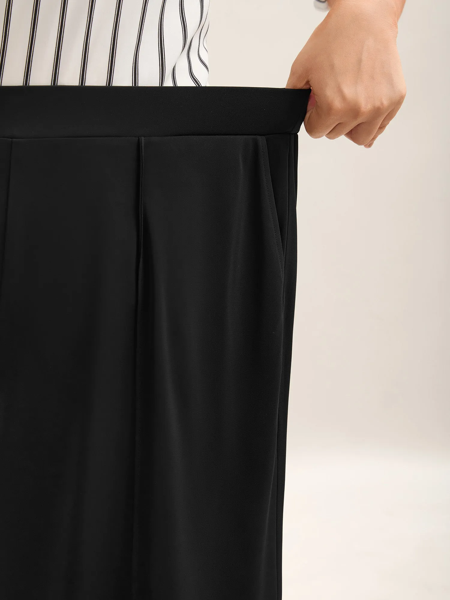 Stretchy Pleated Pockets Wide-Leg Pants sold by Bloomchic product image thumbnail 4