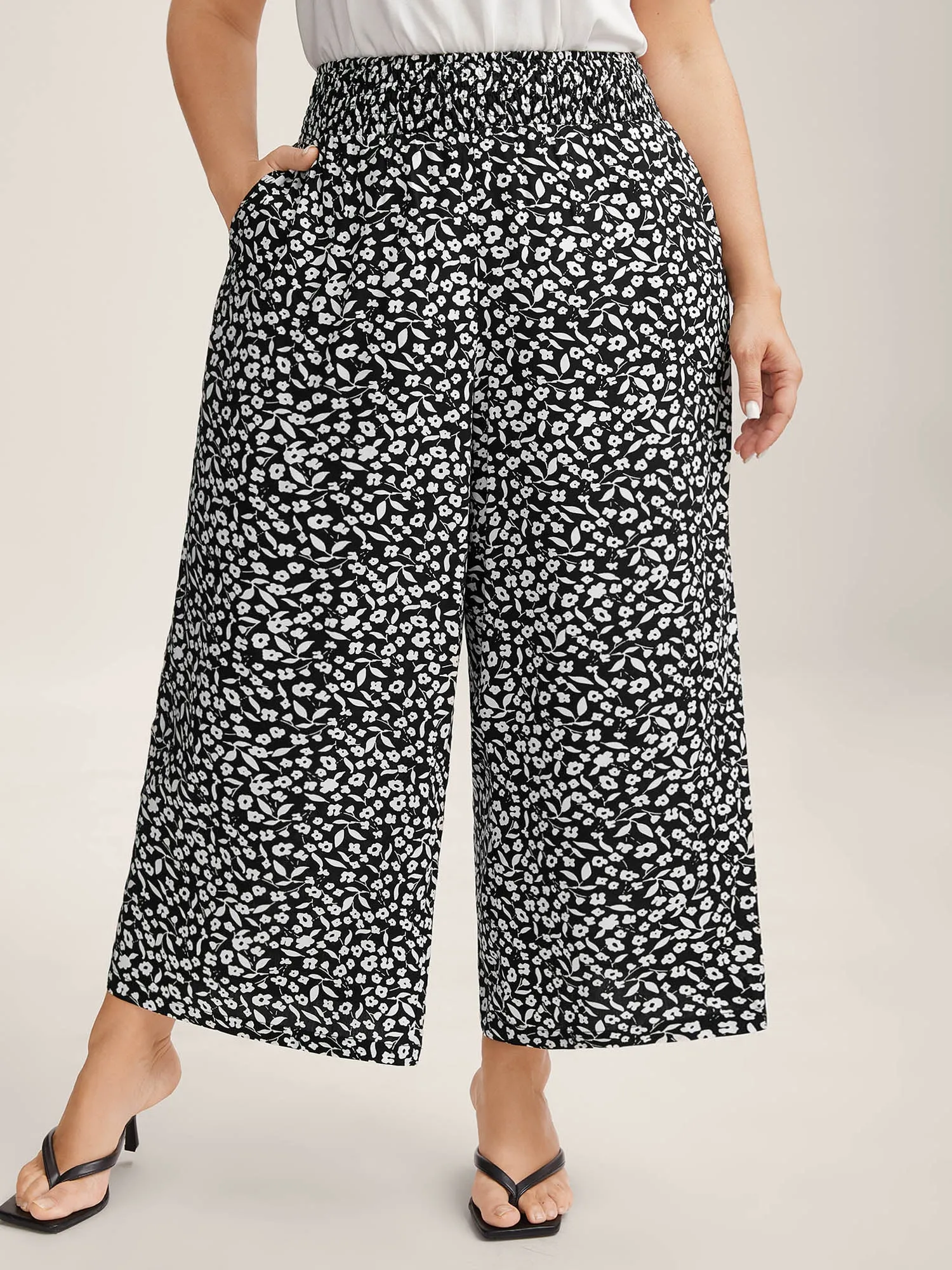 Ditsy Floral Print Wide-Leg Pants sold by Bloomchic
