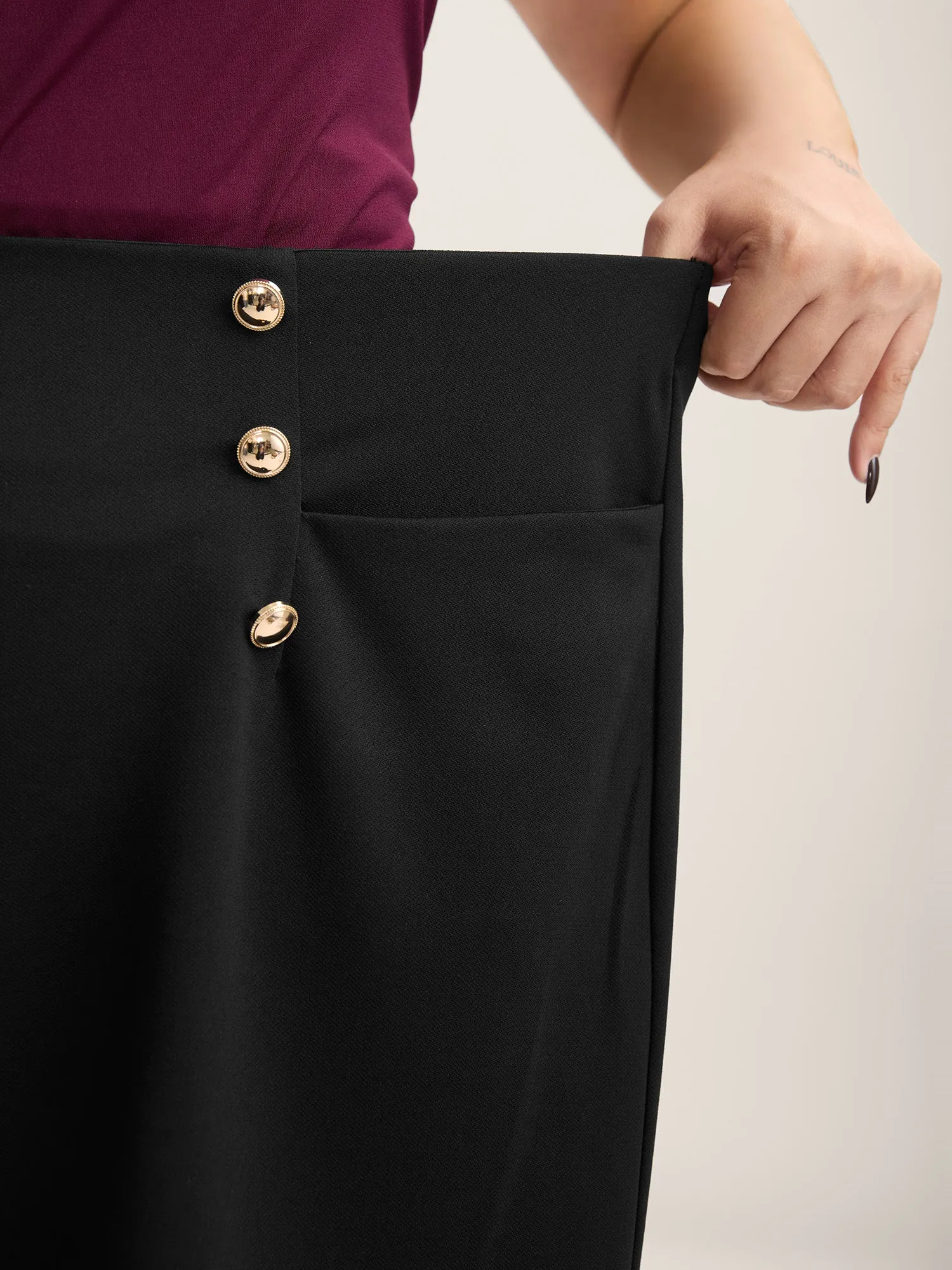 No-Gap Waist Button Detail Straight-Leg Shorts sold by Bloomchic product image thumbnail 4