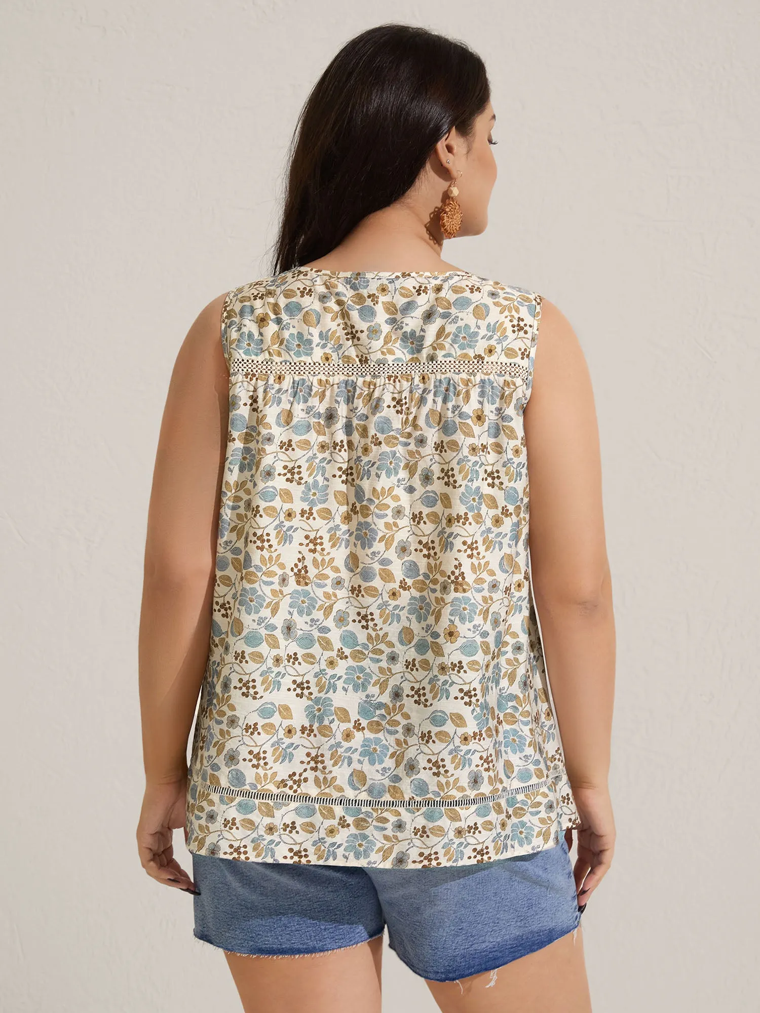 Lace Trim Spliced Floral Print Tank Top sold by Bloomchic product image thumbnail 4