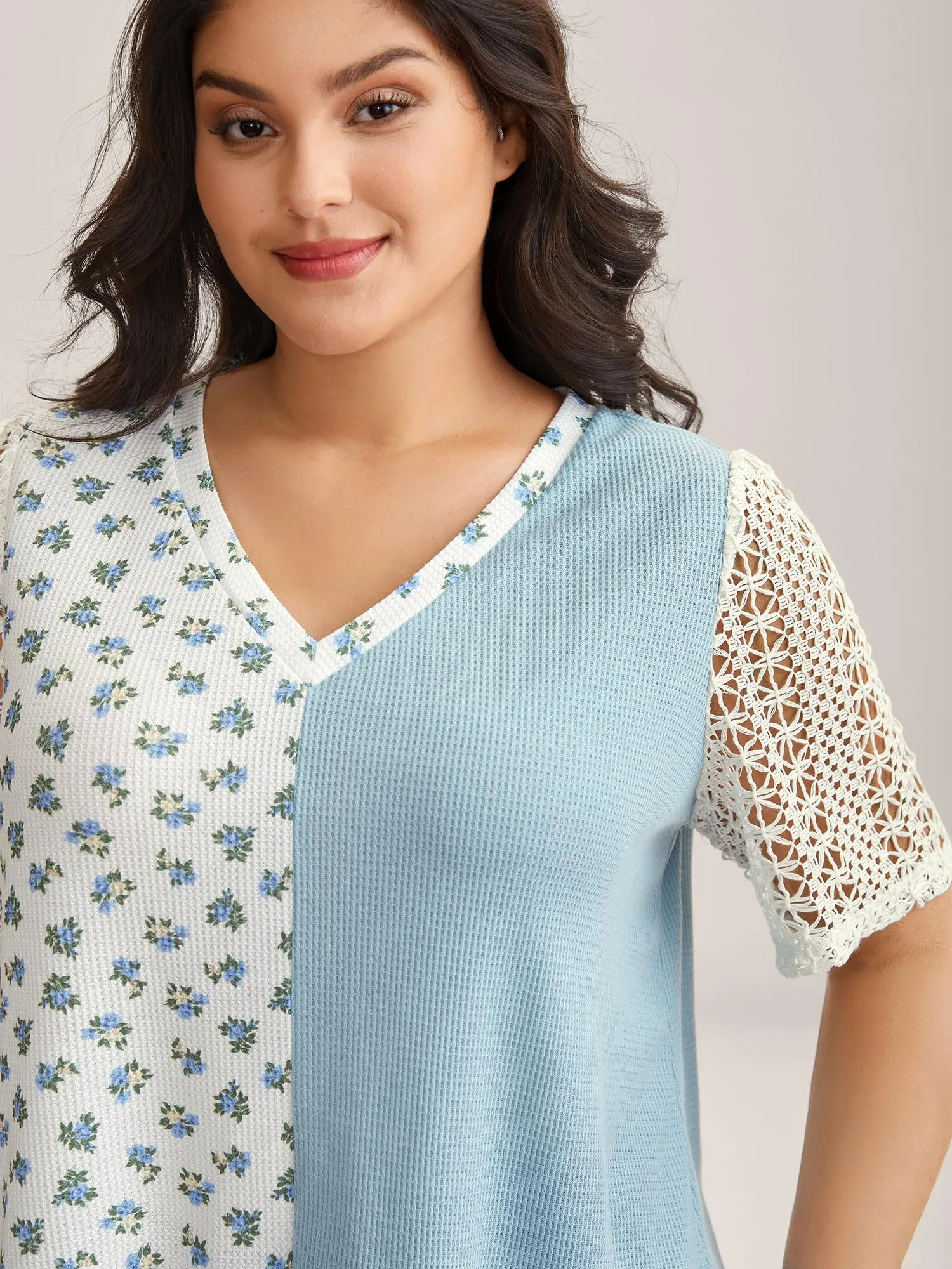 Waffle Grid Floral V-Neck T-Shirt sold by Bloomchic product image thumbnail 2