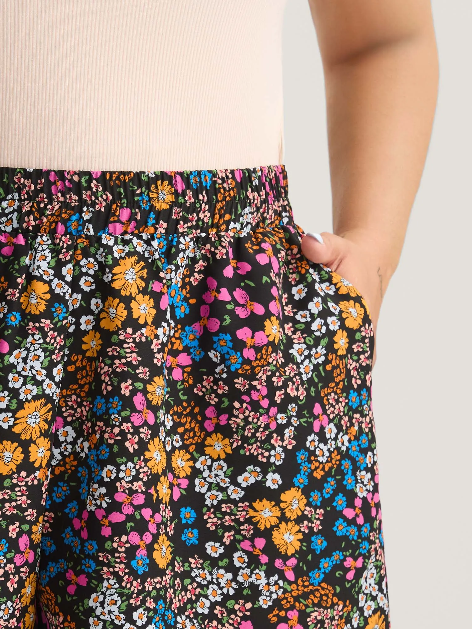 Ditsy Floral Print Stretchy Waist Shorts sold by Bloomchic product image thumbnail 2