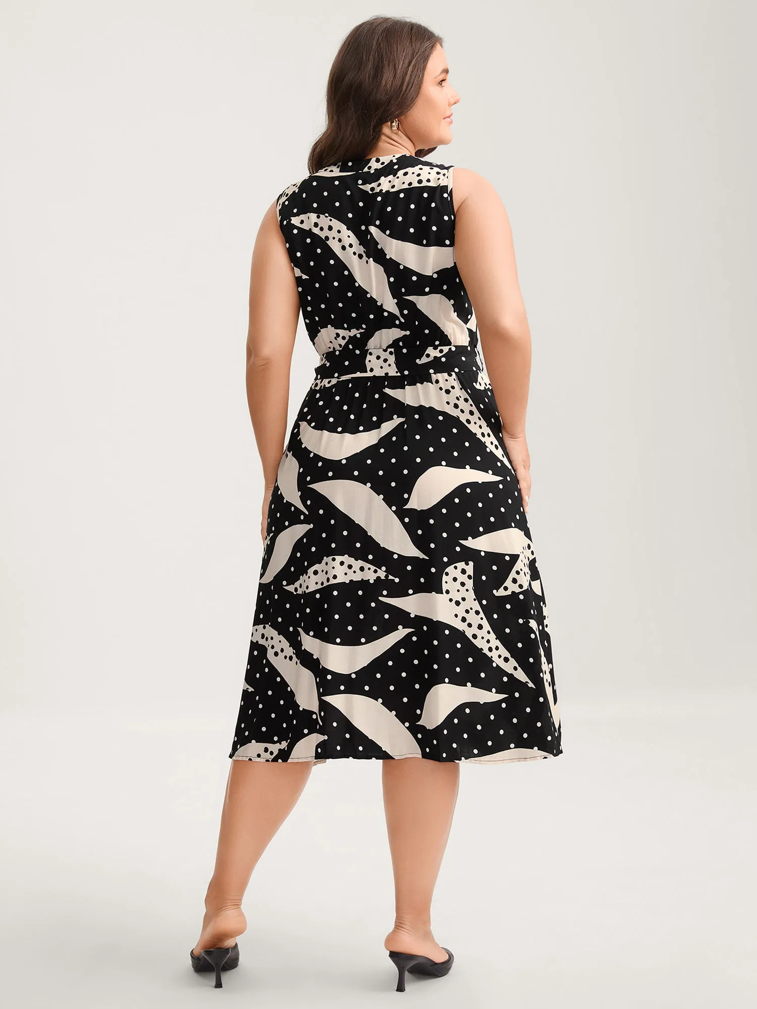 Geometric Print Pleated Midi Dress sold by Bloomchic product image thumbnail 4