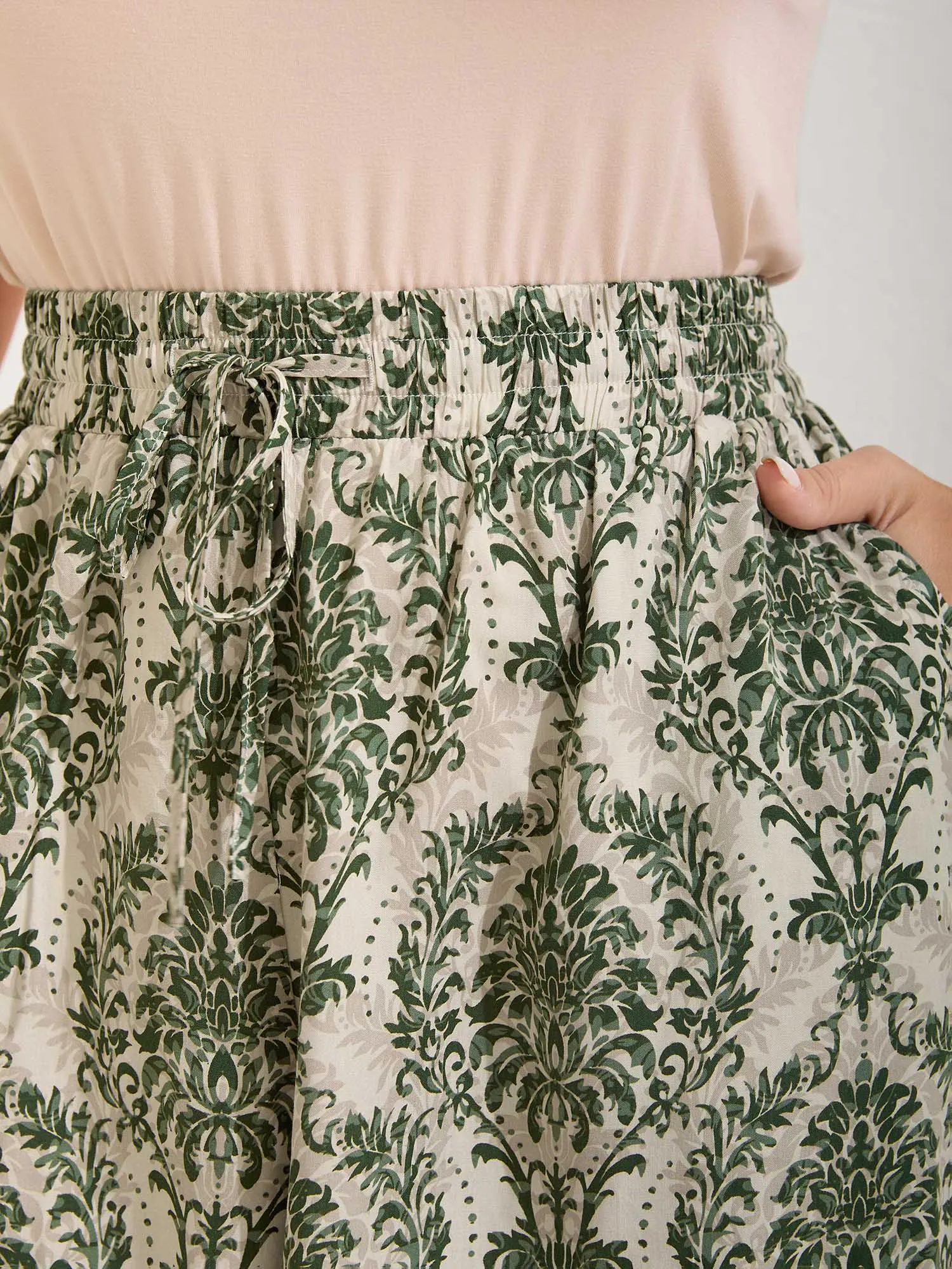 Damask Print Straight-Leg Shorts sold by Bloomchic product image thumbnail 4