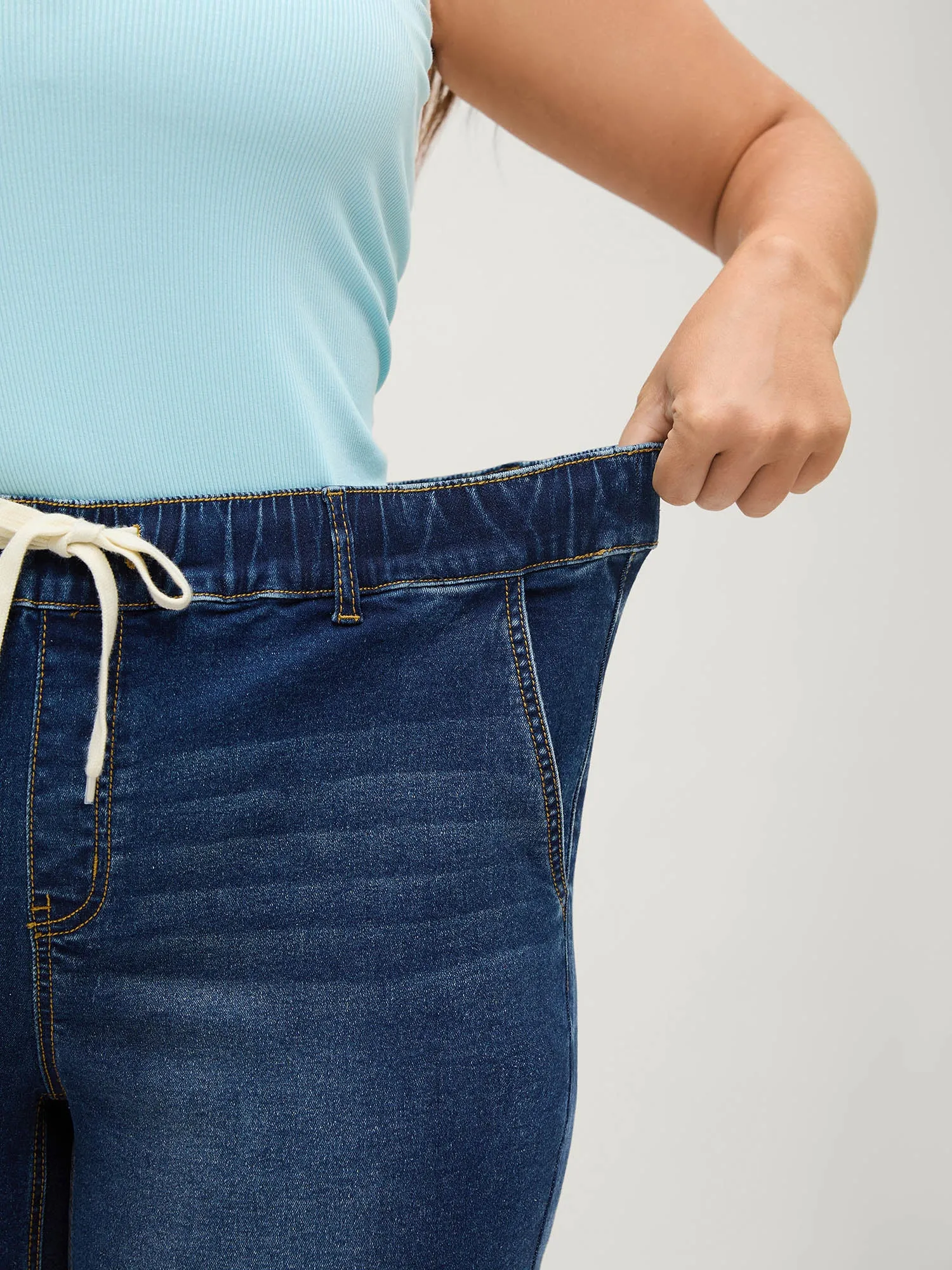 No-Gap Waist Stretchy Denim Shorts sold by Bloomchic product image thumbnail 4