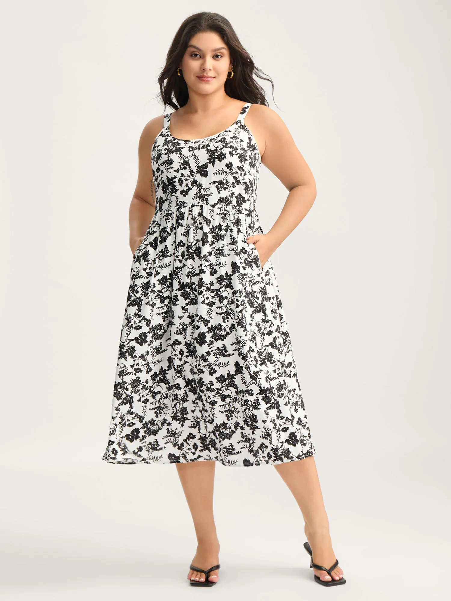 Monochrome Florals Shirred Backless Midi Dress sold by Bloomchic product image thumbnail 4