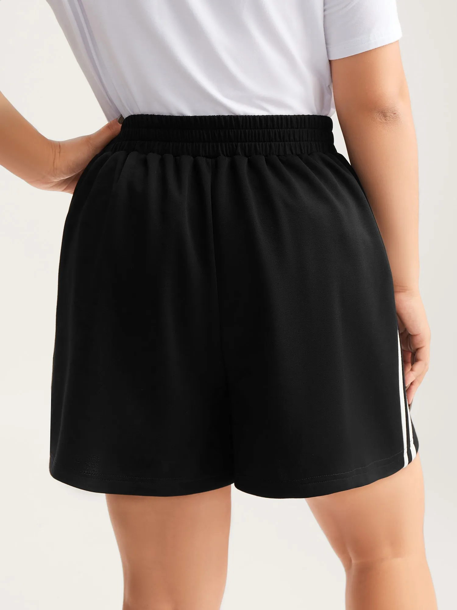 Side Drawstring Straight-Leg Shorts sold by Bloomchic product image thumbnail 4