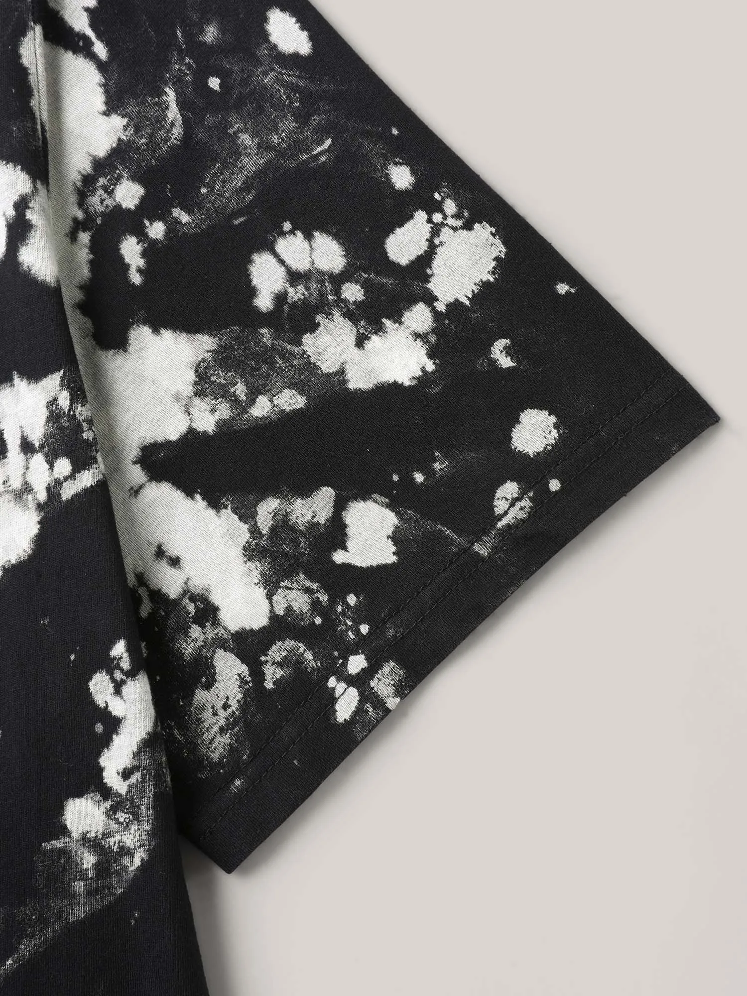 Cotton Tie-Dye Stretchy V-Neck T-Shirt sold by Bloomchic product image thumbnail 5