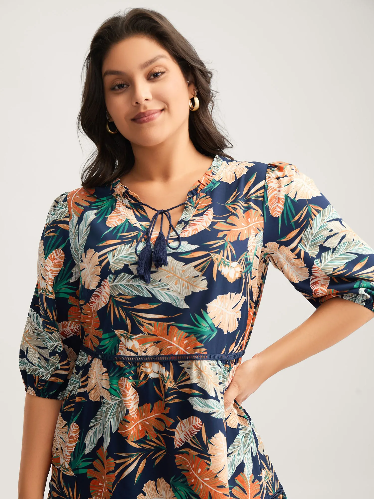 Tropical Leaf Print Lace Stretchy Midi Dress sold by Bloomchic product image thumbnail 2