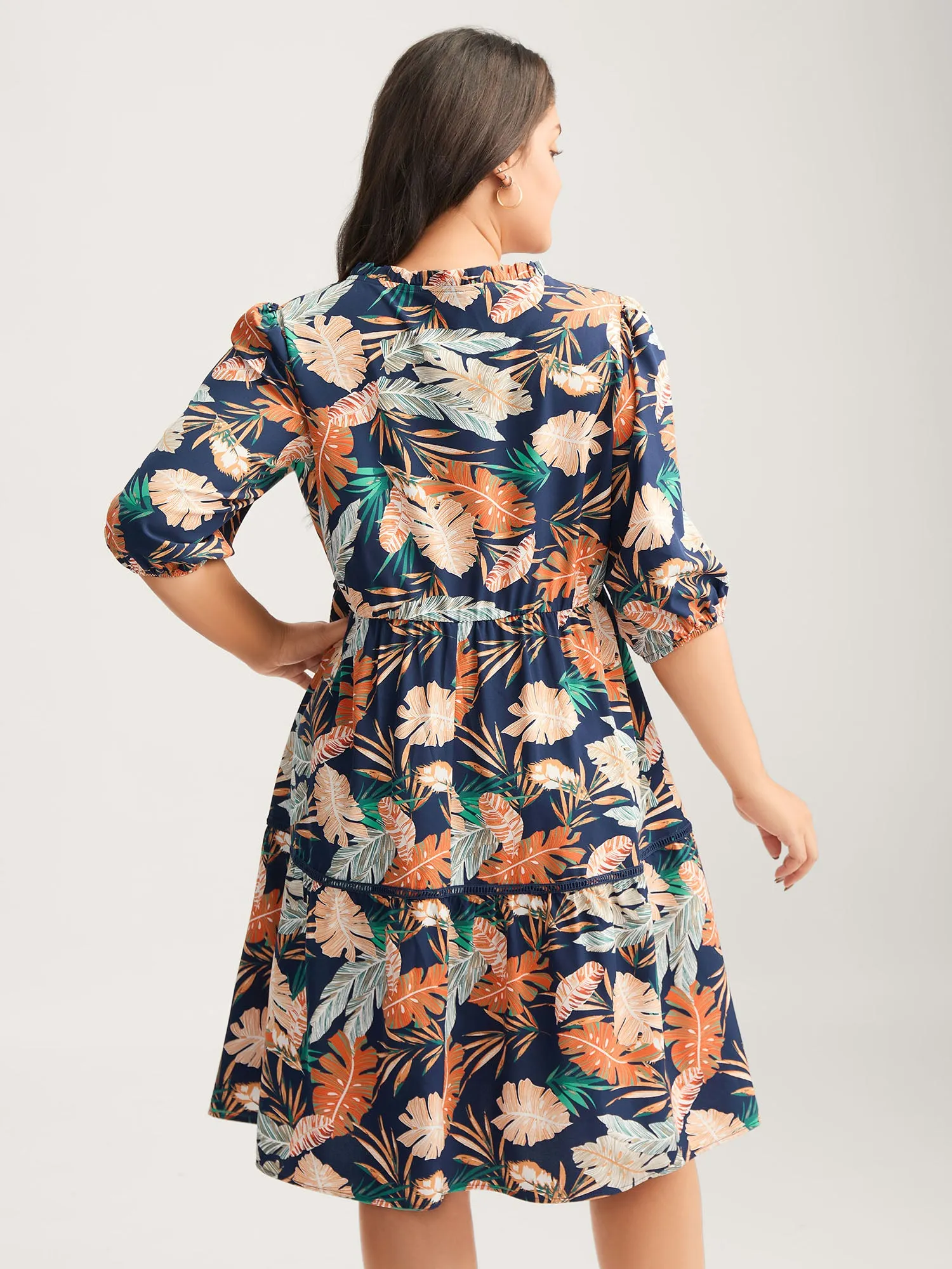 Tropical Leaf Print Lace Stretchy Midi Dress sold by Bloomchic product image thumbnail 4
