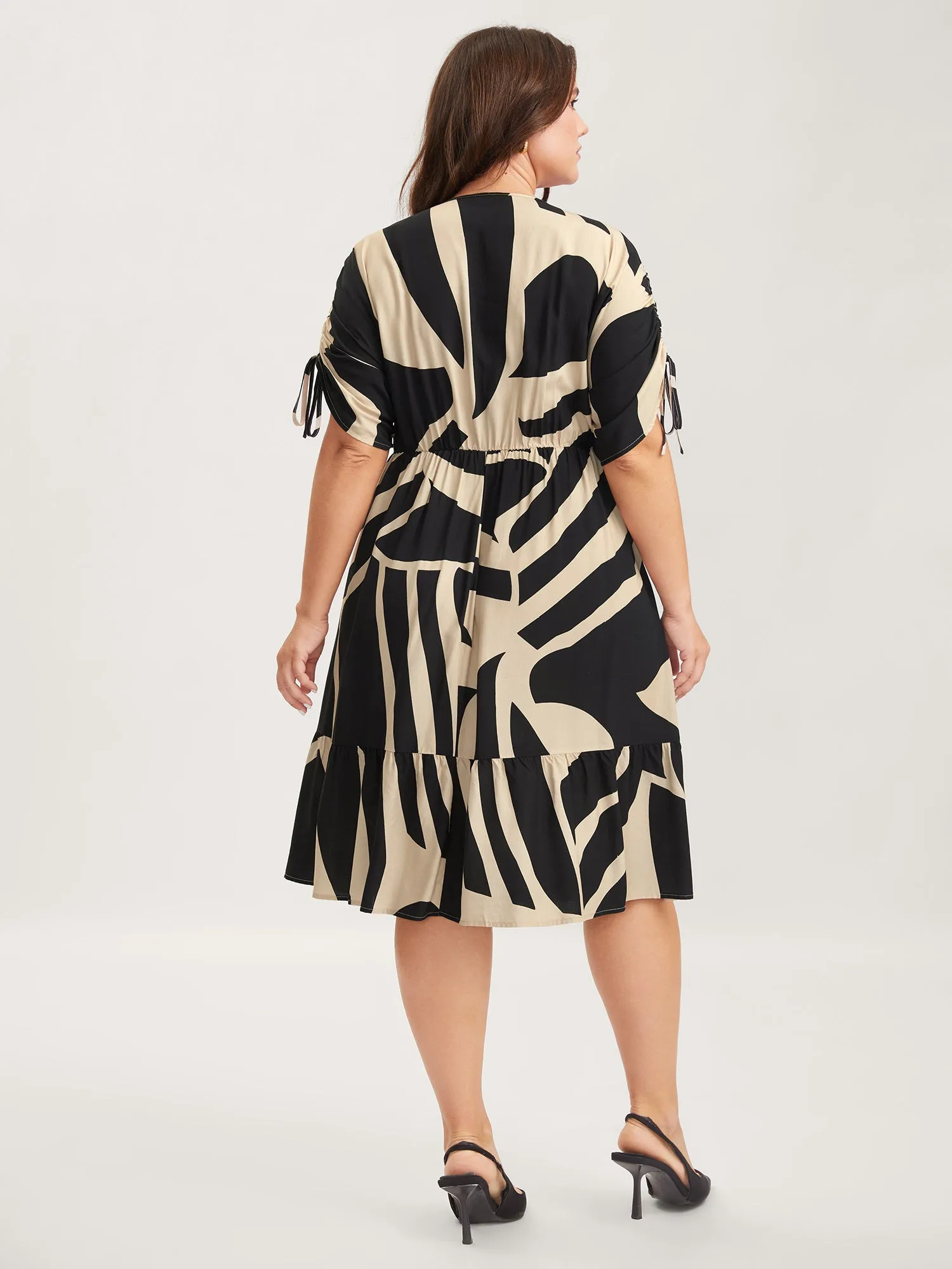 Stretchy Waist Geometric Print Midi Dress sold by Bloomchic product image thumbnail 4