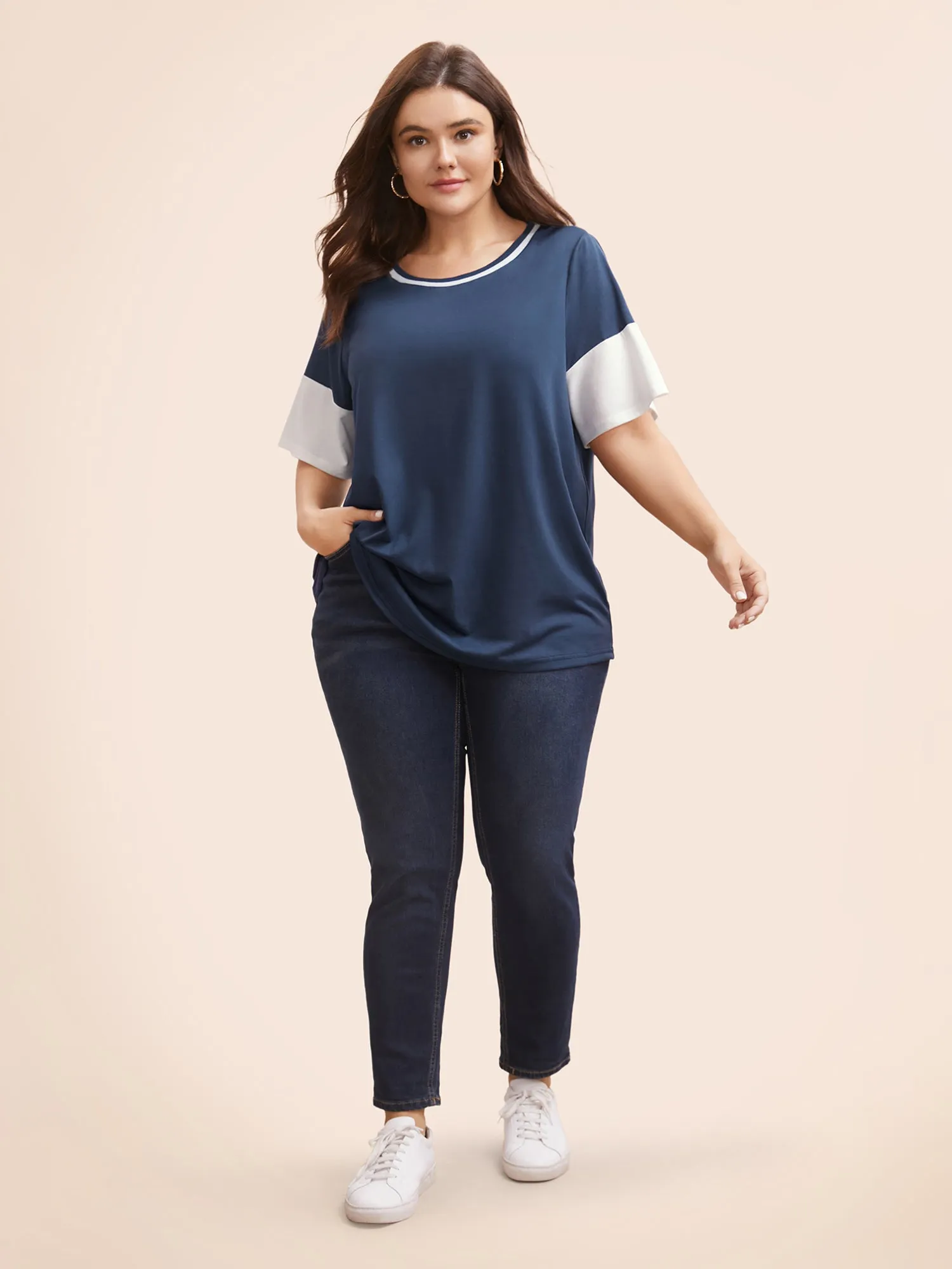 Round Neck Contrast Patchwork T-shirt sold by Bloomchic product image thumbnail 4