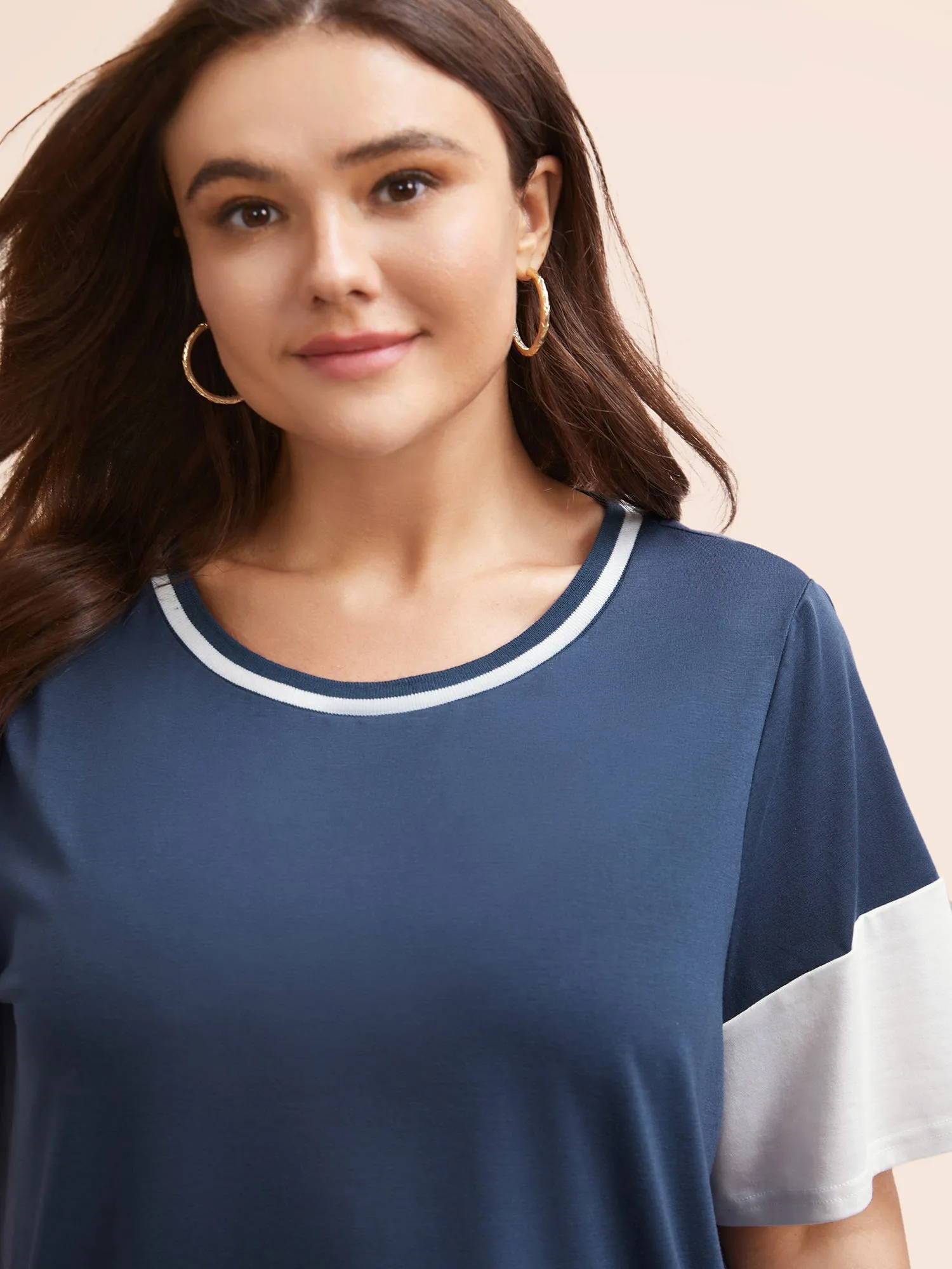 Round Neck Contrast Patchwork T-shirt sold by Bloomchic product image thumbnail 3