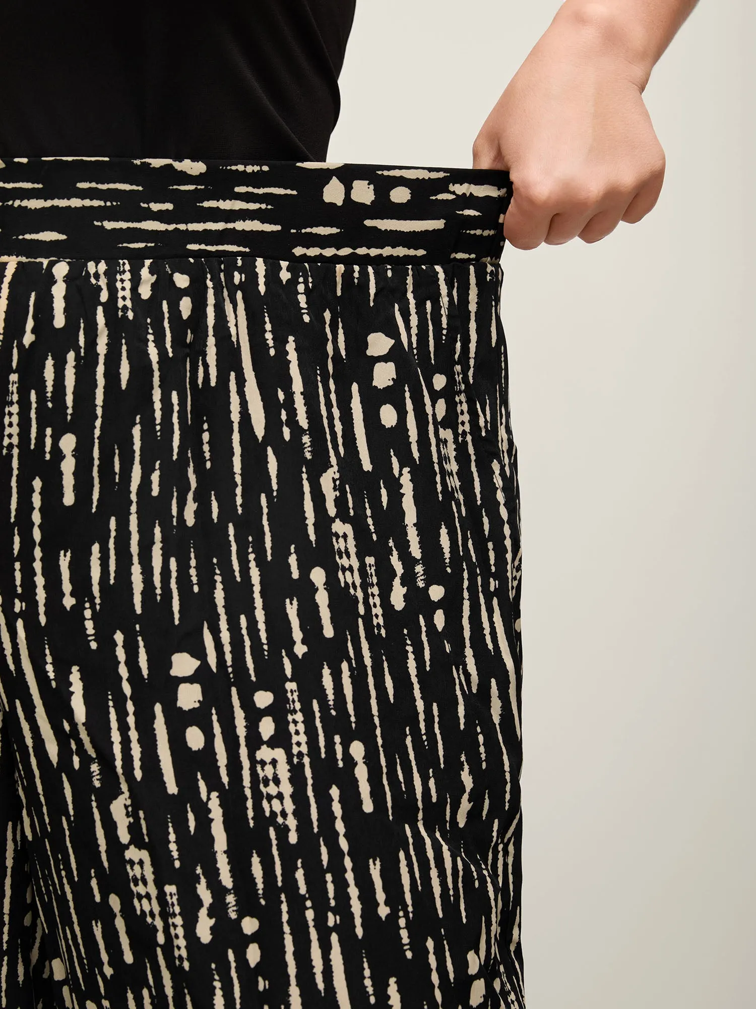 Geometric Pattern Cropped Wide-Leg Pants sold by Bloomchic product image thumbnail 3