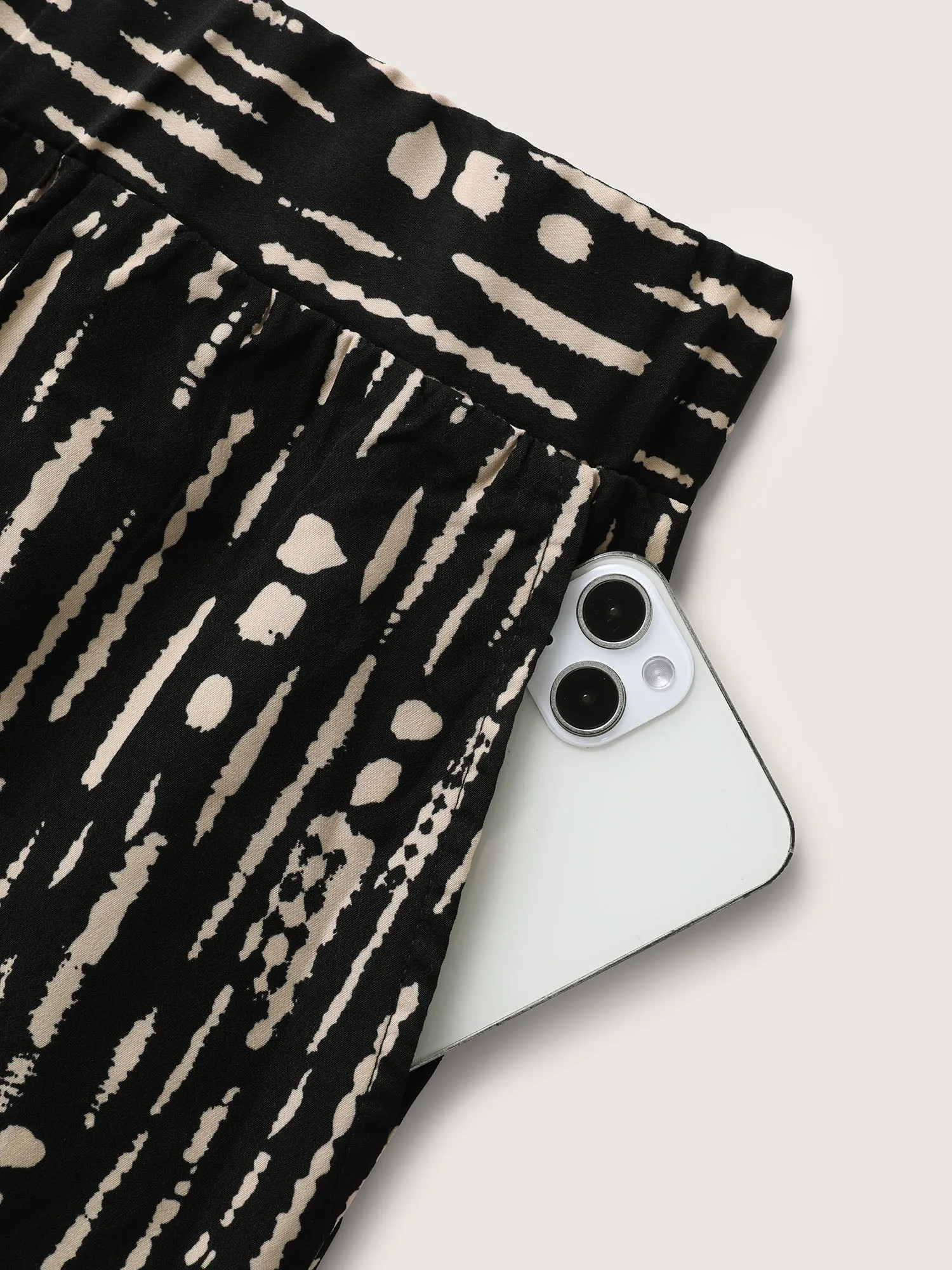 Geometric Pattern Cropped Wide-Leg Pants sold by Bloomchic product image thumbnail 5