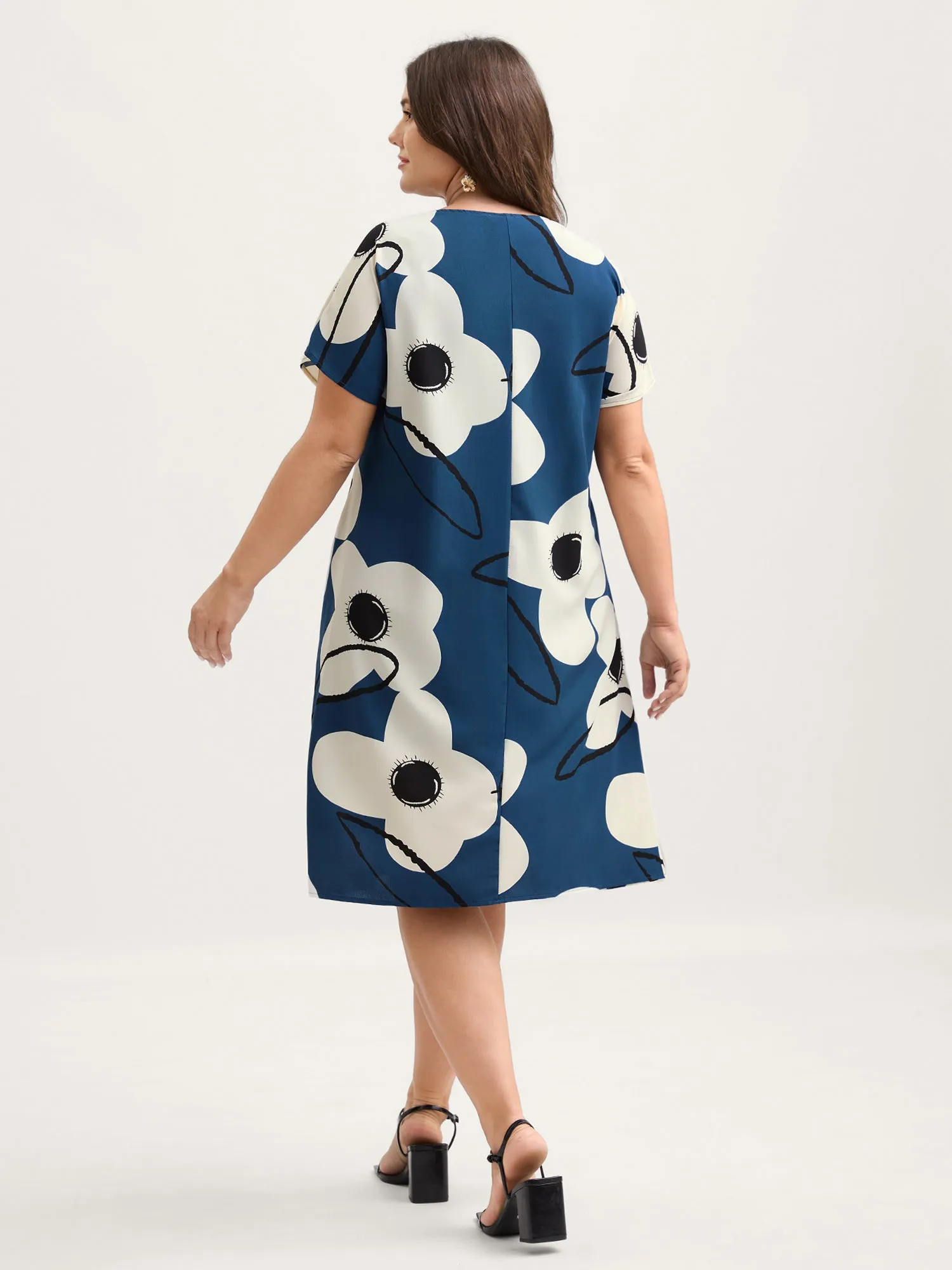 Floral Pleated Front Pockets Midi Dress sold by Bloomchic product image thumbnail 4