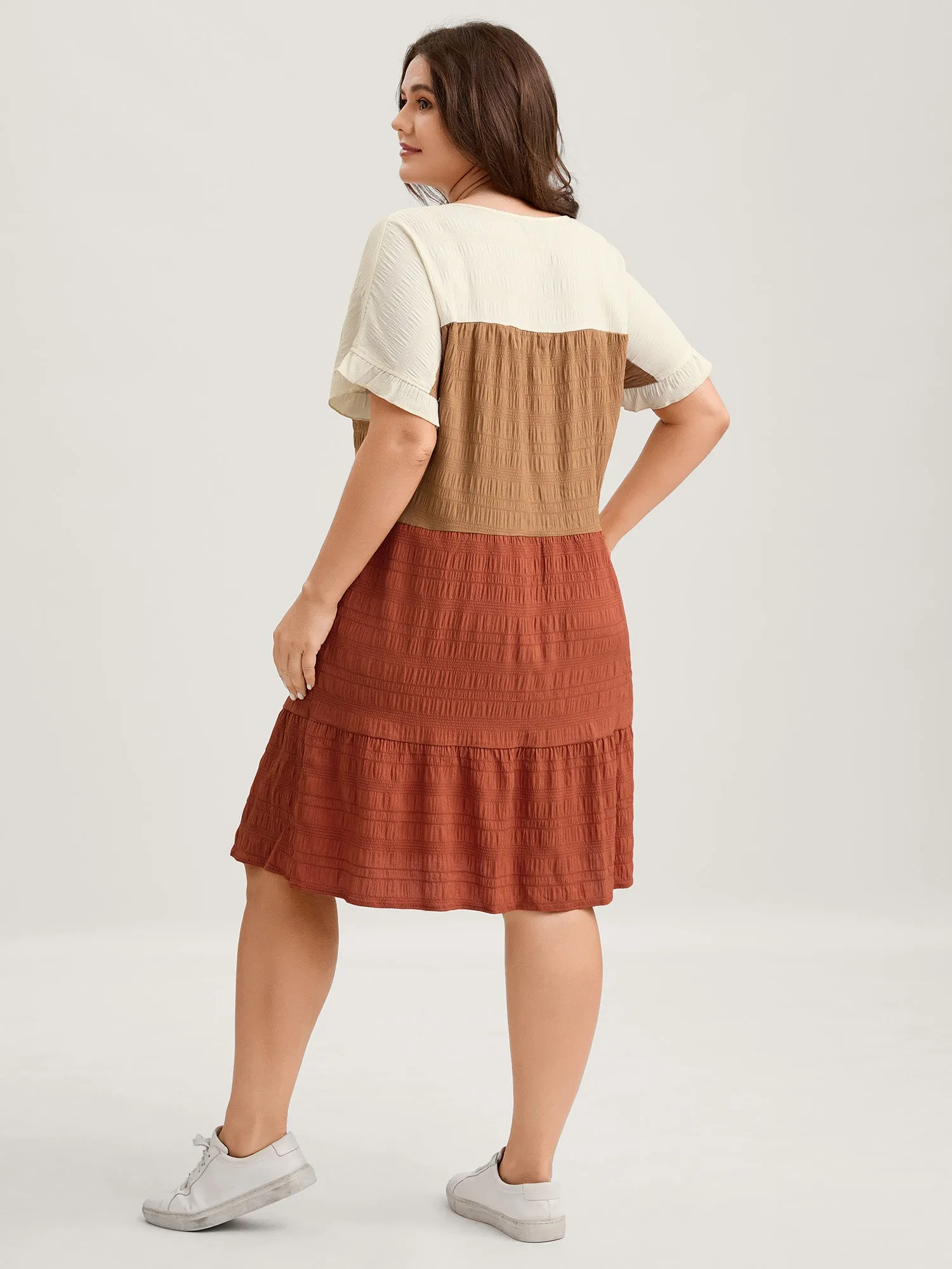 Textured Color Block Tiered Midi Dress sold by Bloomchic product image thumbnail 4