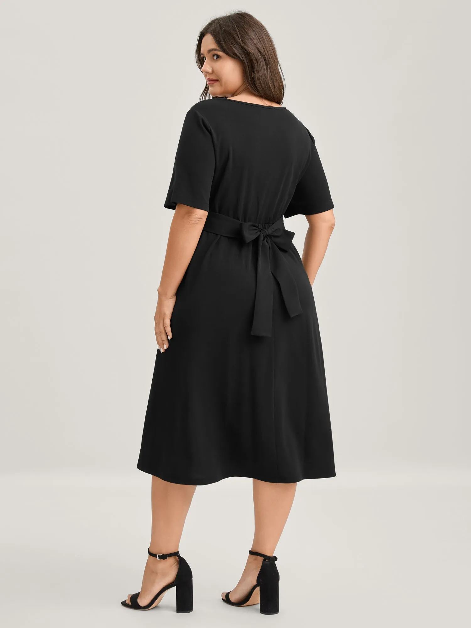 Super Stretchy Overlap Waist Midi Dress sold by Bloomchic product image thumbnail 4