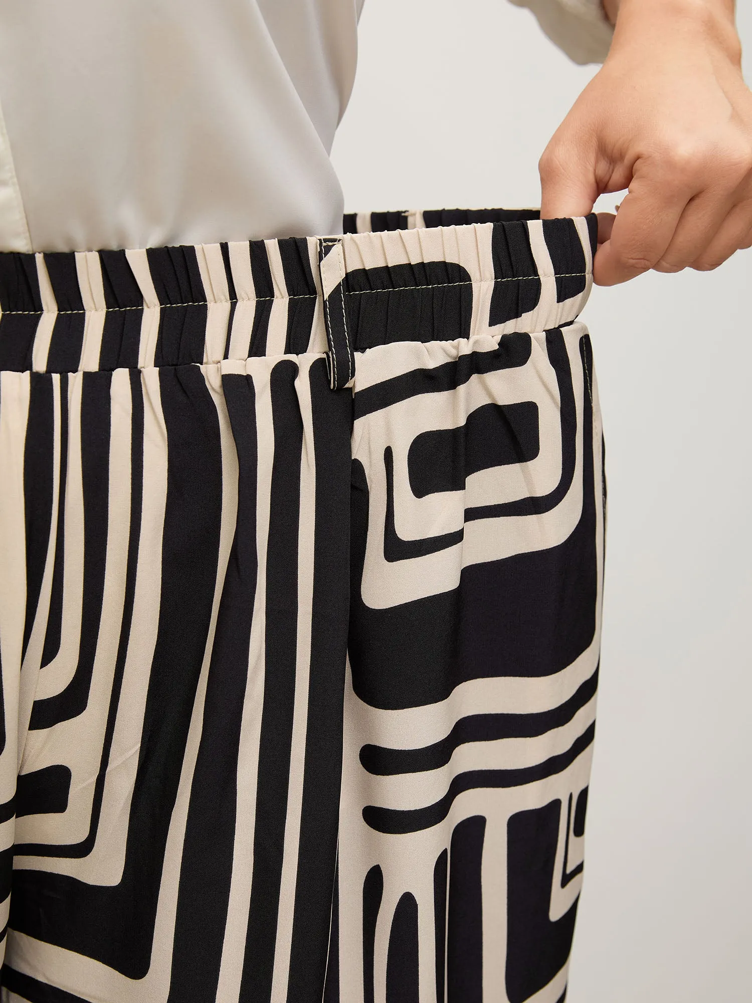 Geometric Print Wide-Leg Belted Pants sold by Bloomchic product image thumbnail 3