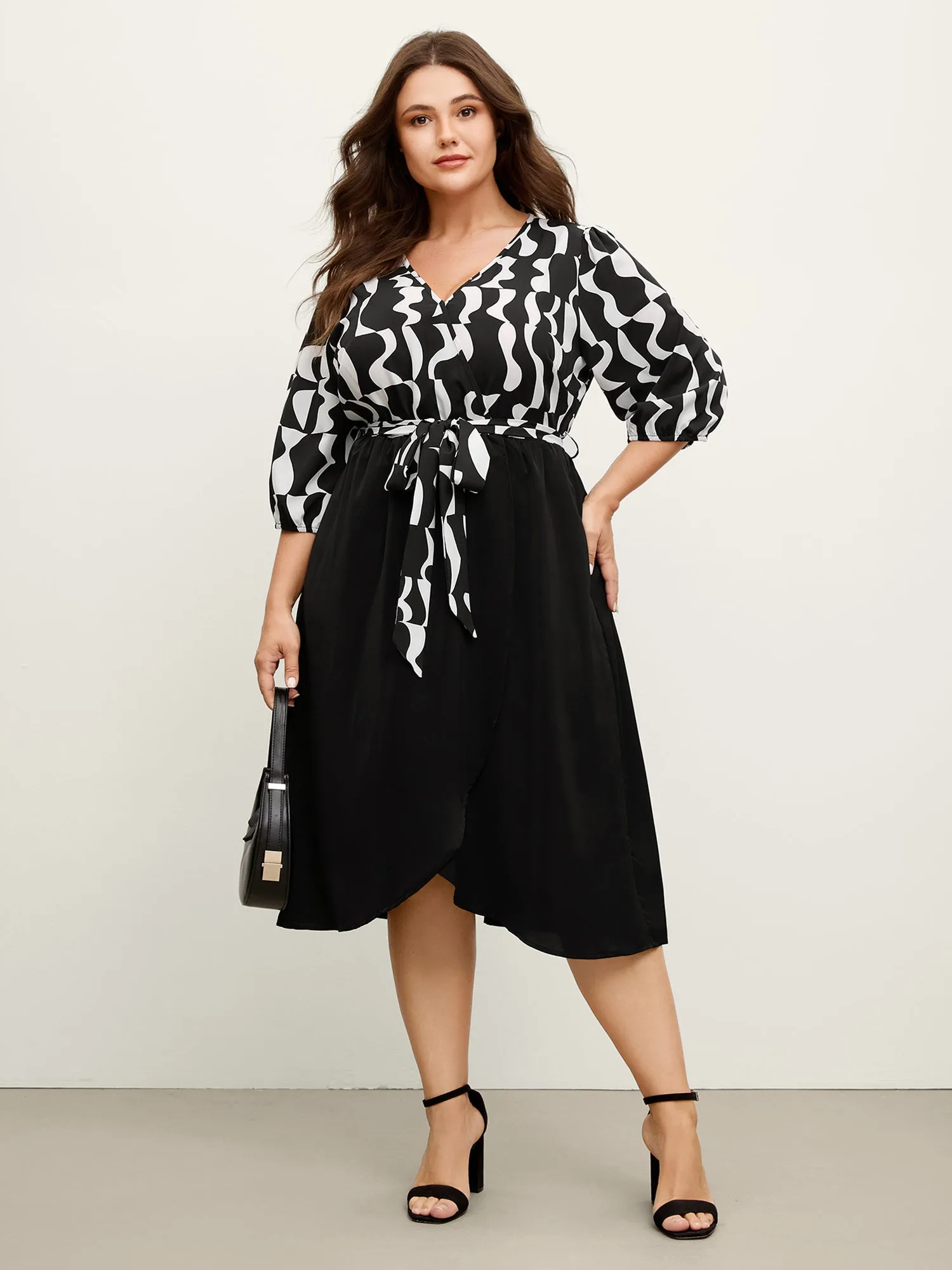 Retro Wavy Print Stretchy Waist Midi Dress sold by Bloomchic product image thumbnail 3