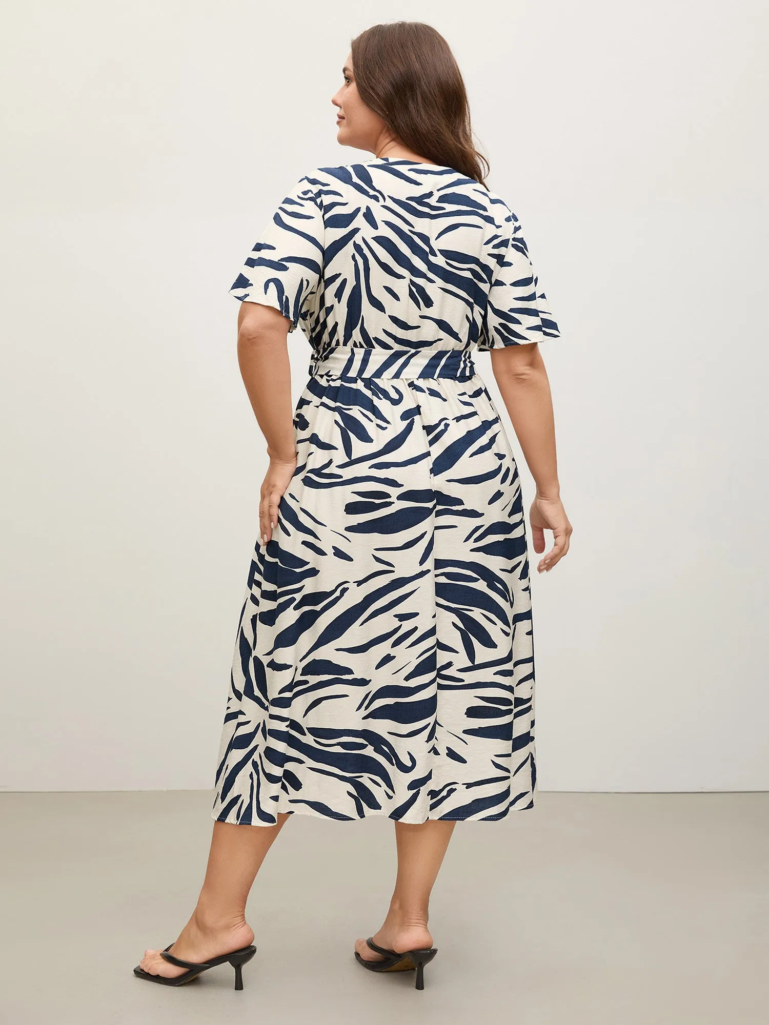 Abstract Print Belted Pockets Midi Dress sold by Bloomchic product image thumbnail 4