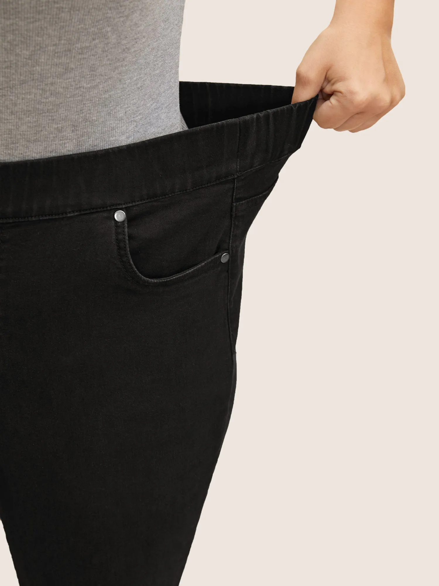 Black Wash Elastic Waist Slim Cropped Jeans sold by Bloomchic product image thumbnail 5