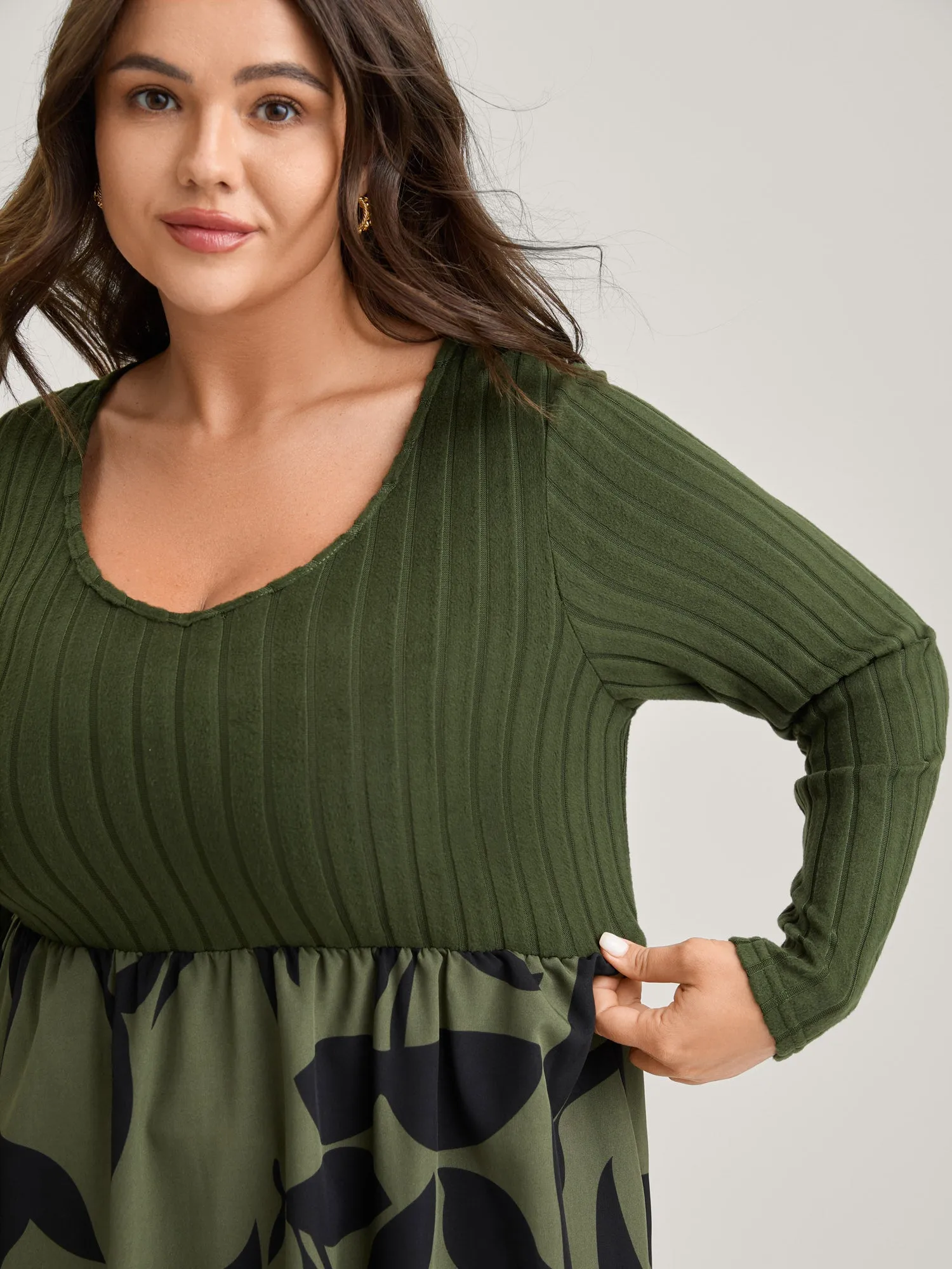 Ditsy Floral Spliced Stretchy Midi Dress sold by Bloomchic product image thumbnail 3