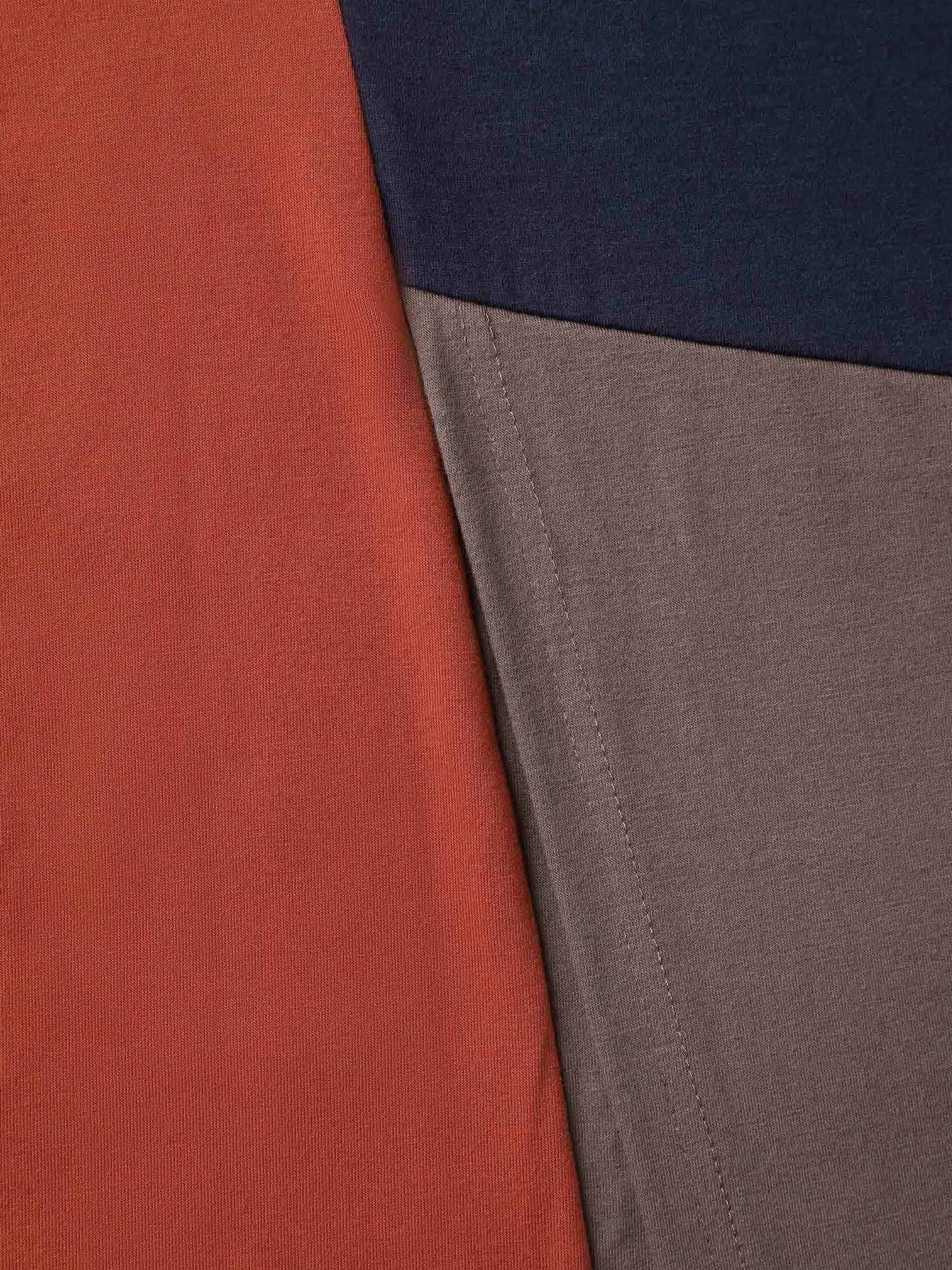 Color Block Slit Asymmetrical Hem T-Shirt sold by Bloomchic product image thumbnail 5