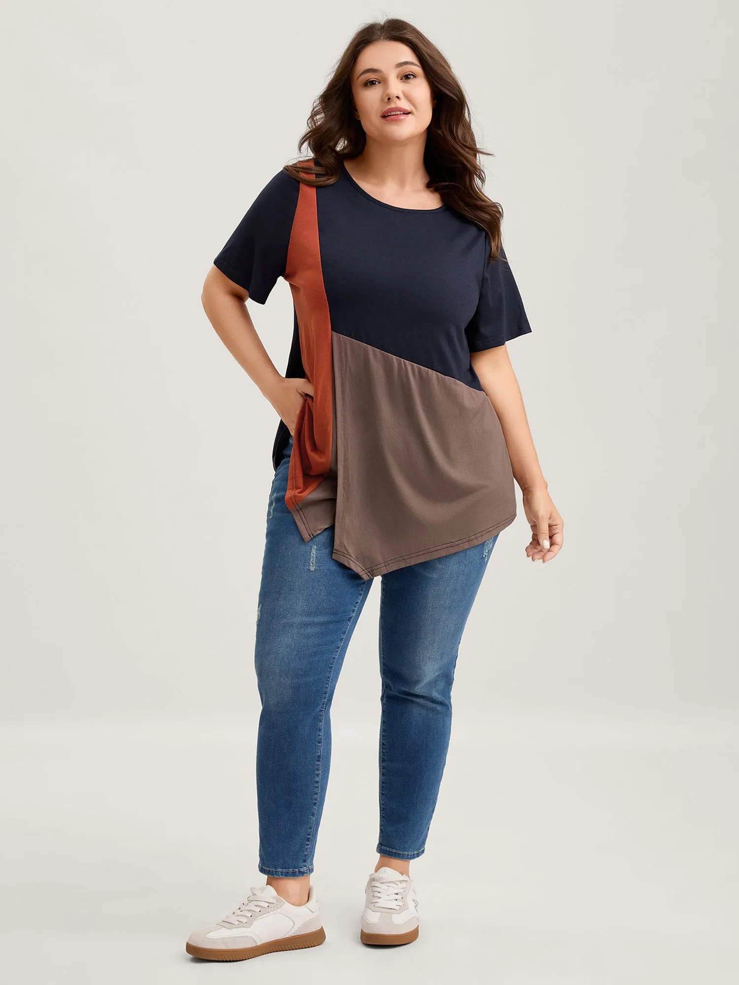 Color Block Slit Asymmetrical Hem T-Shirt sold by Bloomchic product image thumbnail 3