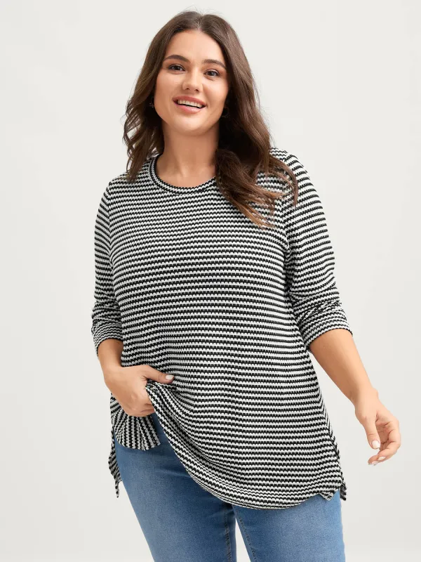 Geometric Texture Split Hem T-Shirt sold by Bloomchic