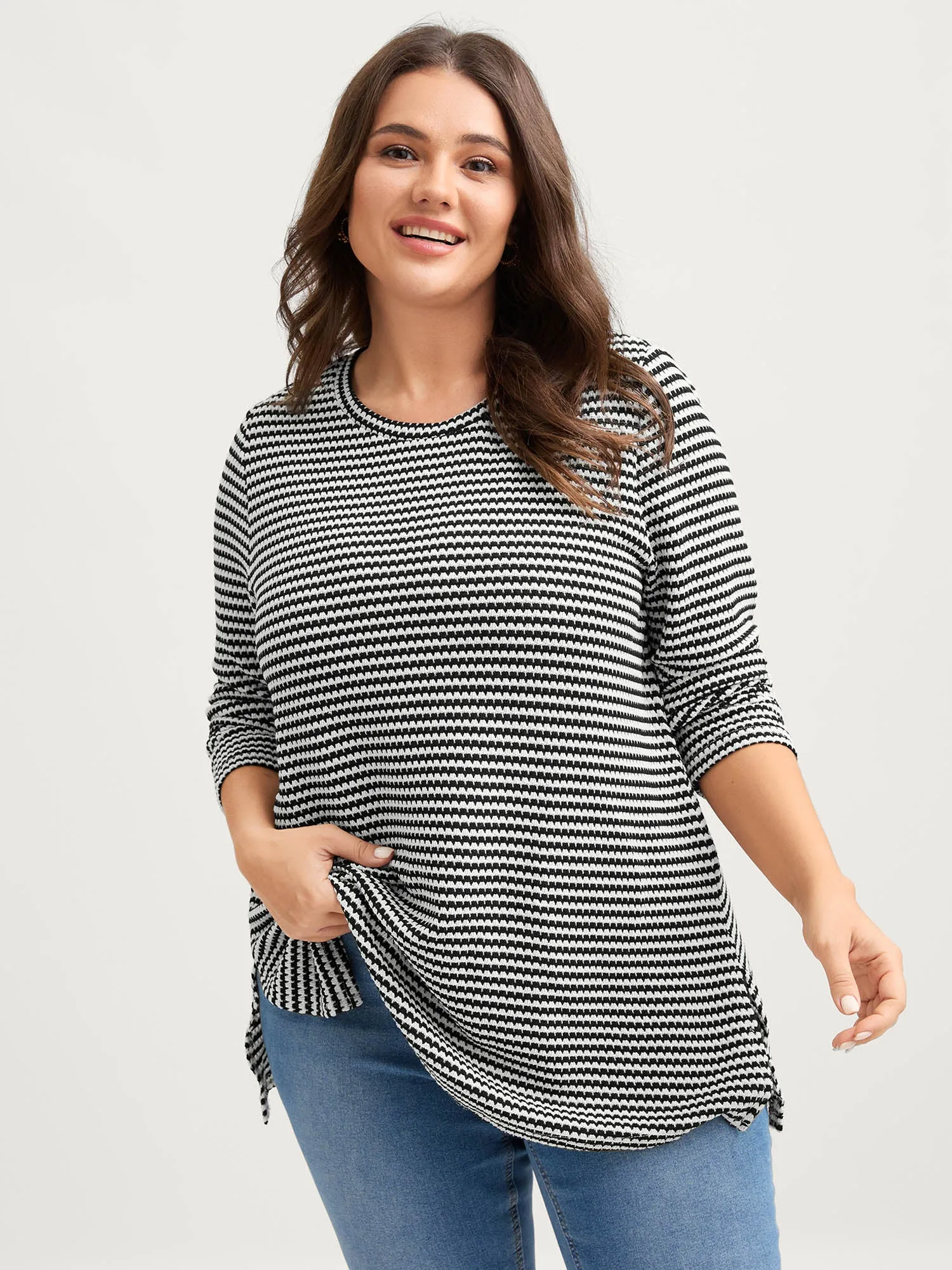 Geometric Texture Split Hem T-Shirt sold by Bloomchic